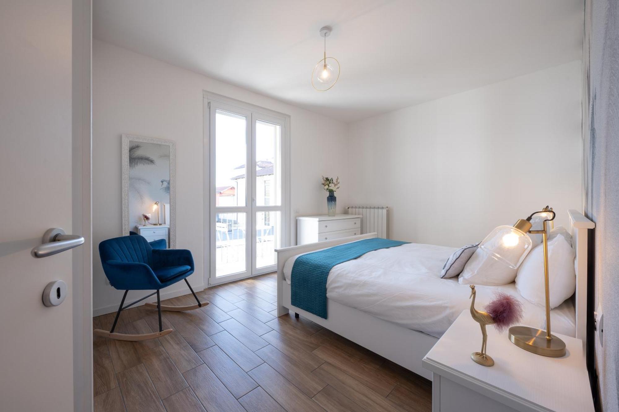 Lora Feathers Suite, Free Parking, Self Check In,4 Apartment Como