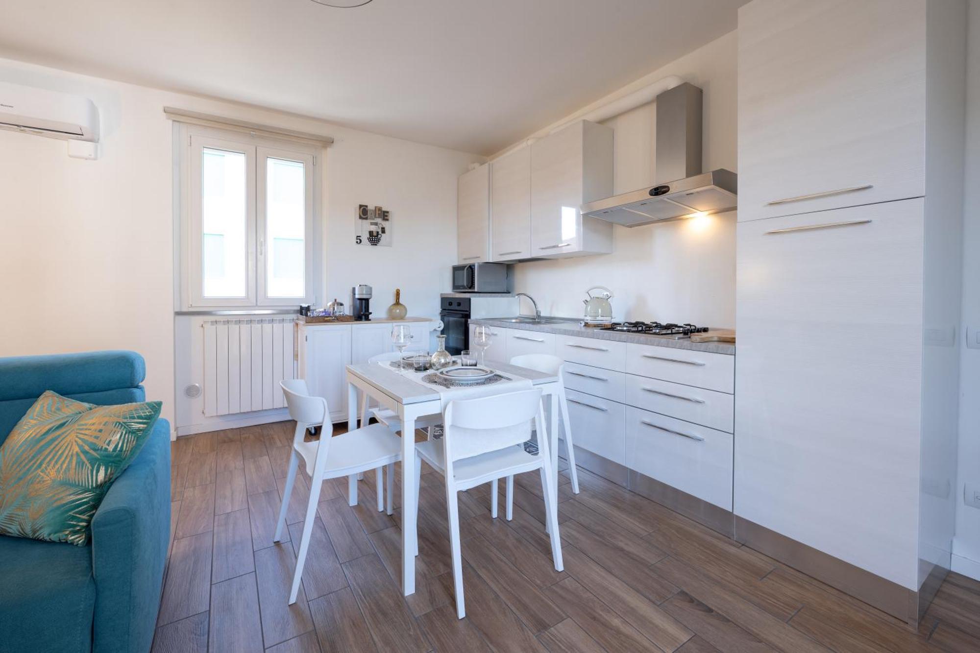 Lora Feathers Suite, Free Parking, Self Check In,4 Apartment Como
