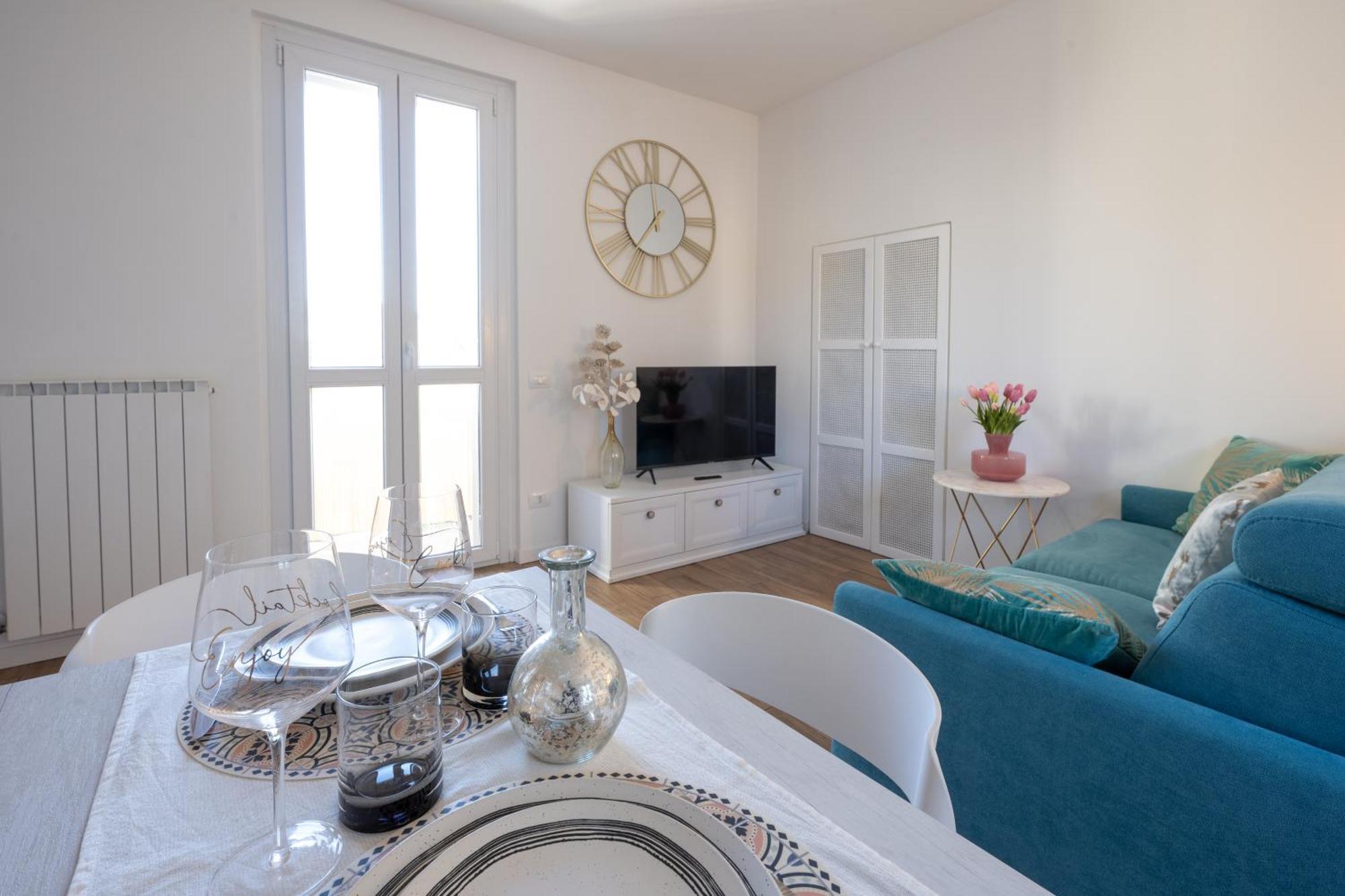 Lora Feathers Suite, Free Parking, Self Check In,4 *