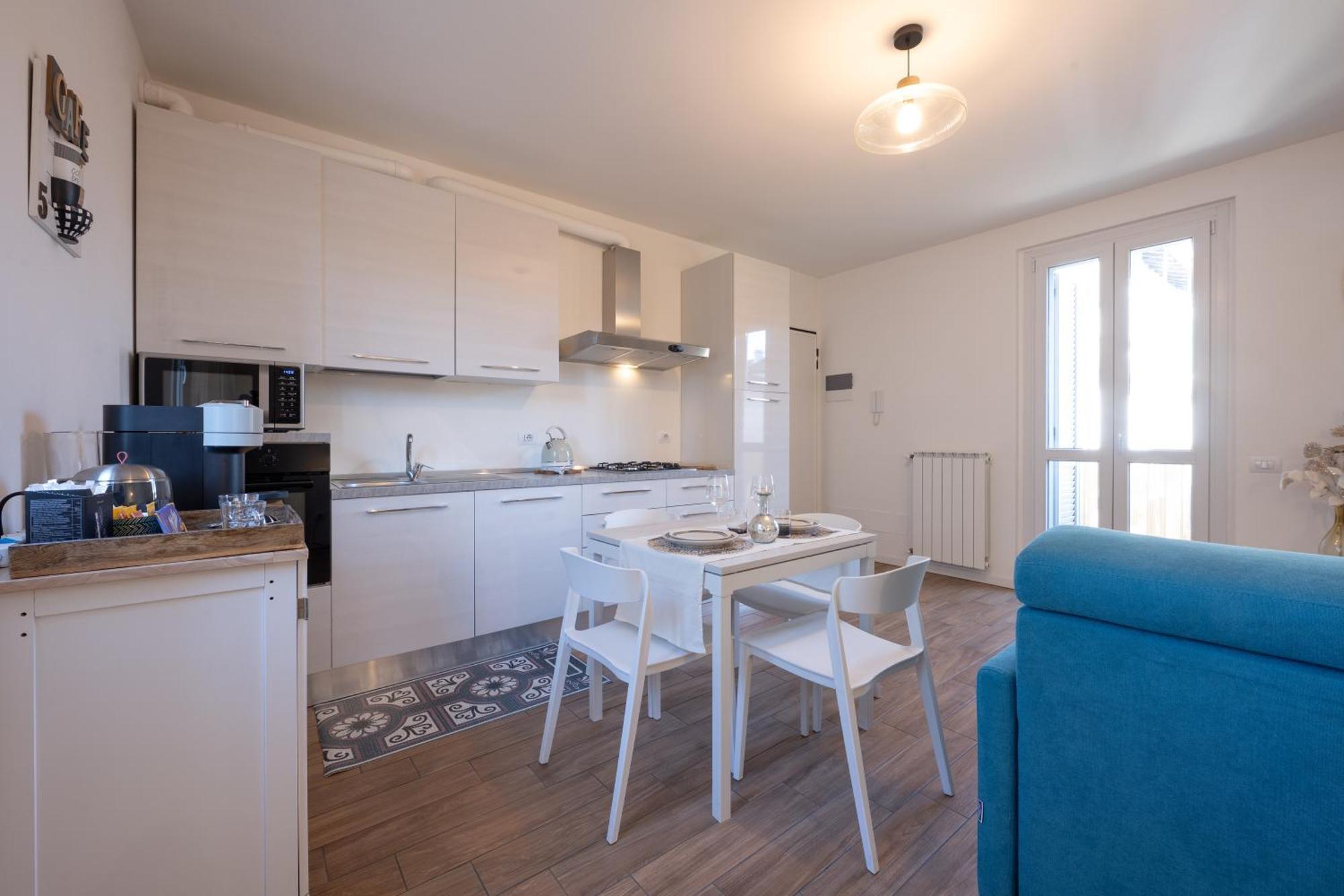 Lora Feathers Suite, Free Parking, Self Check In,4 Apartment