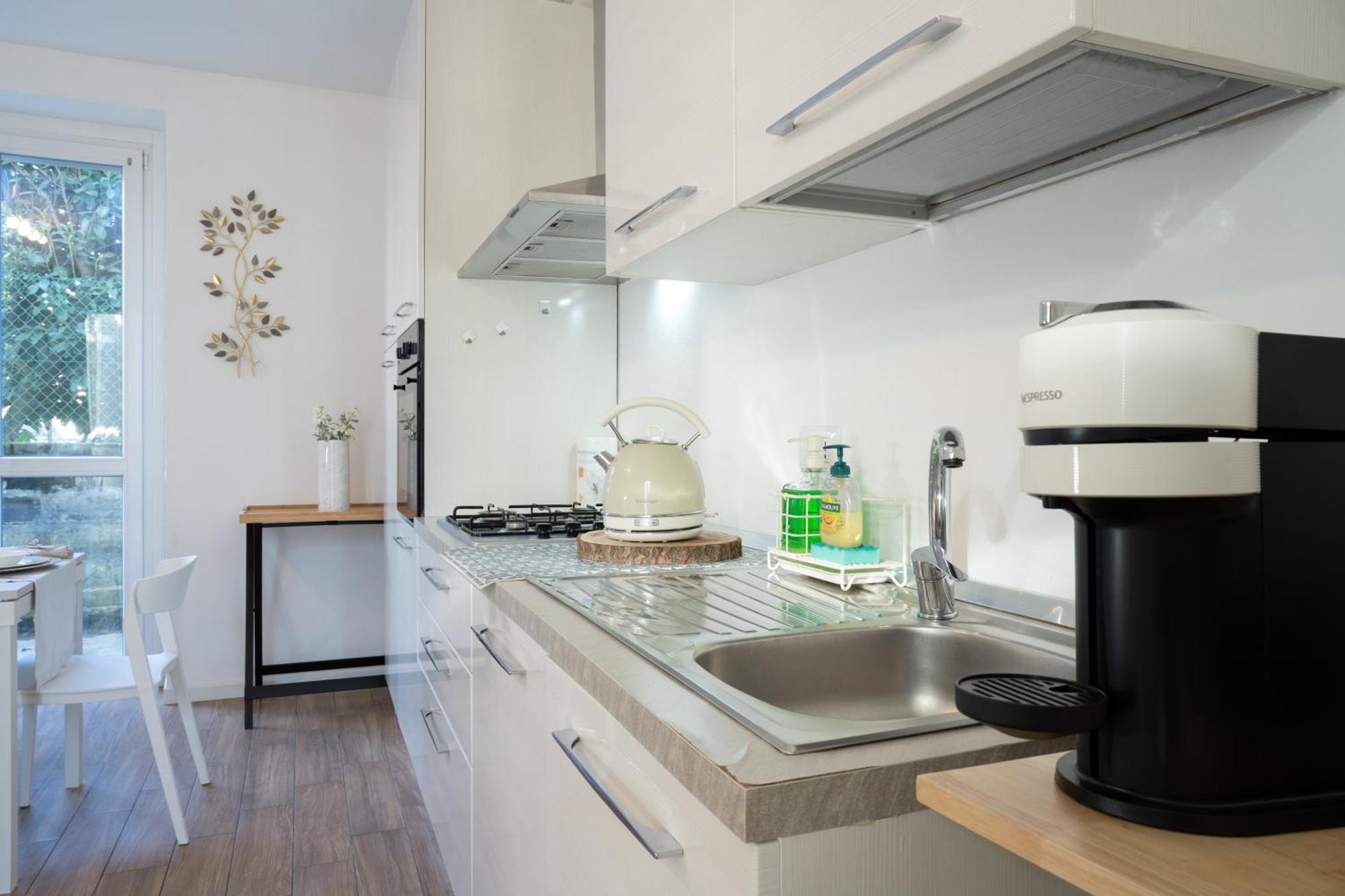Lora Rose ,free Parking, Self Check In,2 * Como