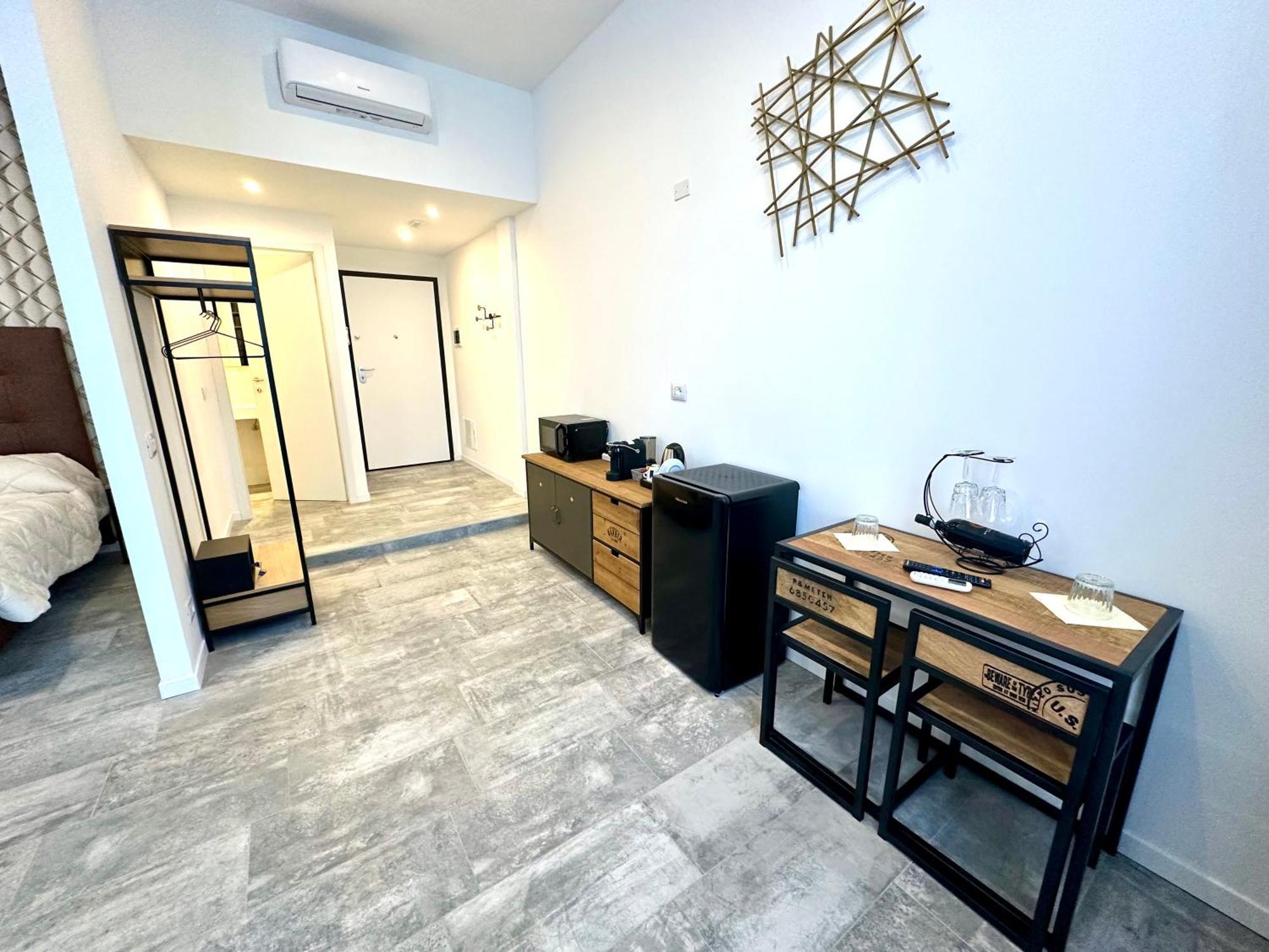 Guest house Living Como-rooms&parking Como