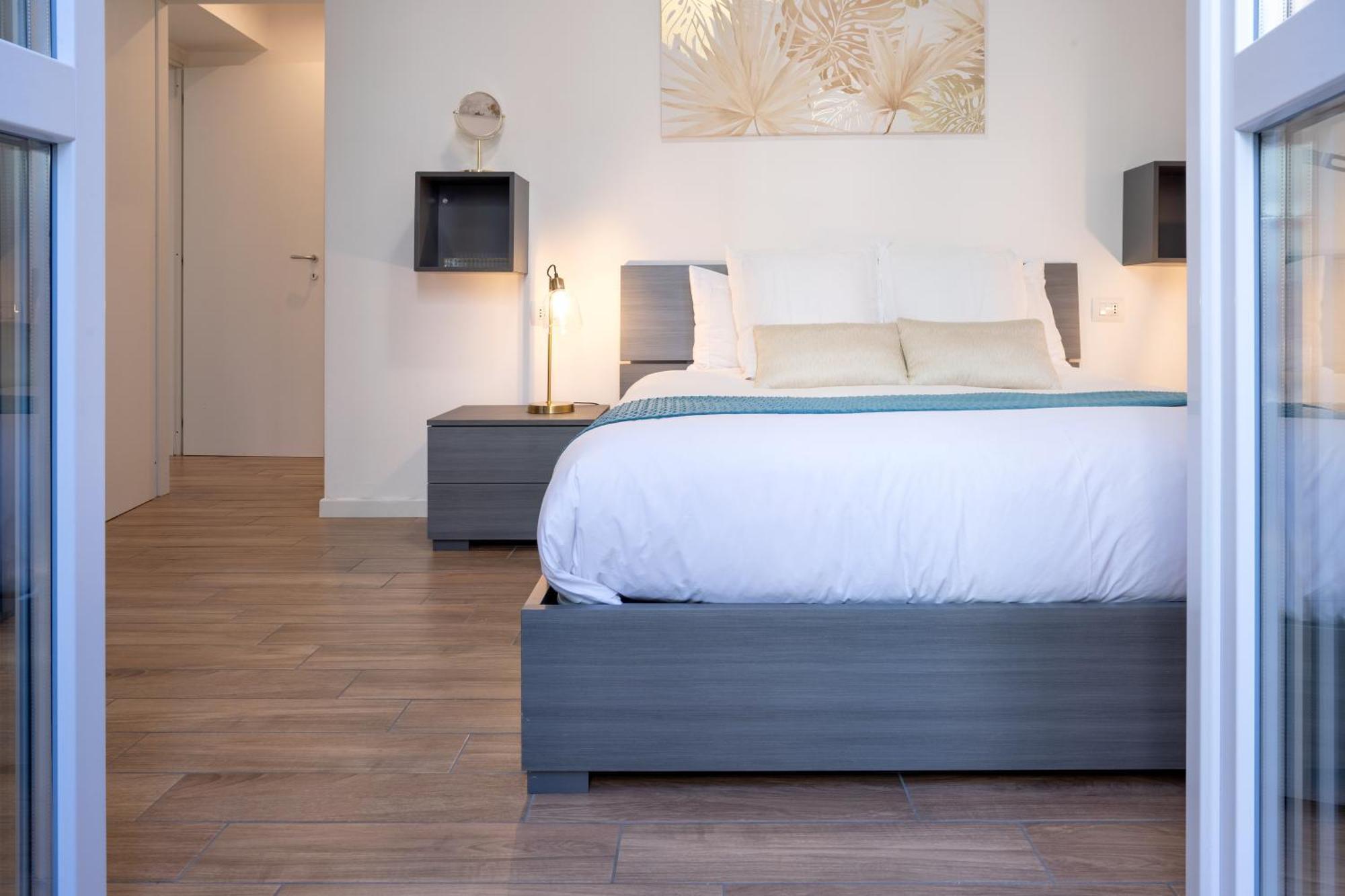Lora Apartment,free Private Parking, Self Check In,1 Como