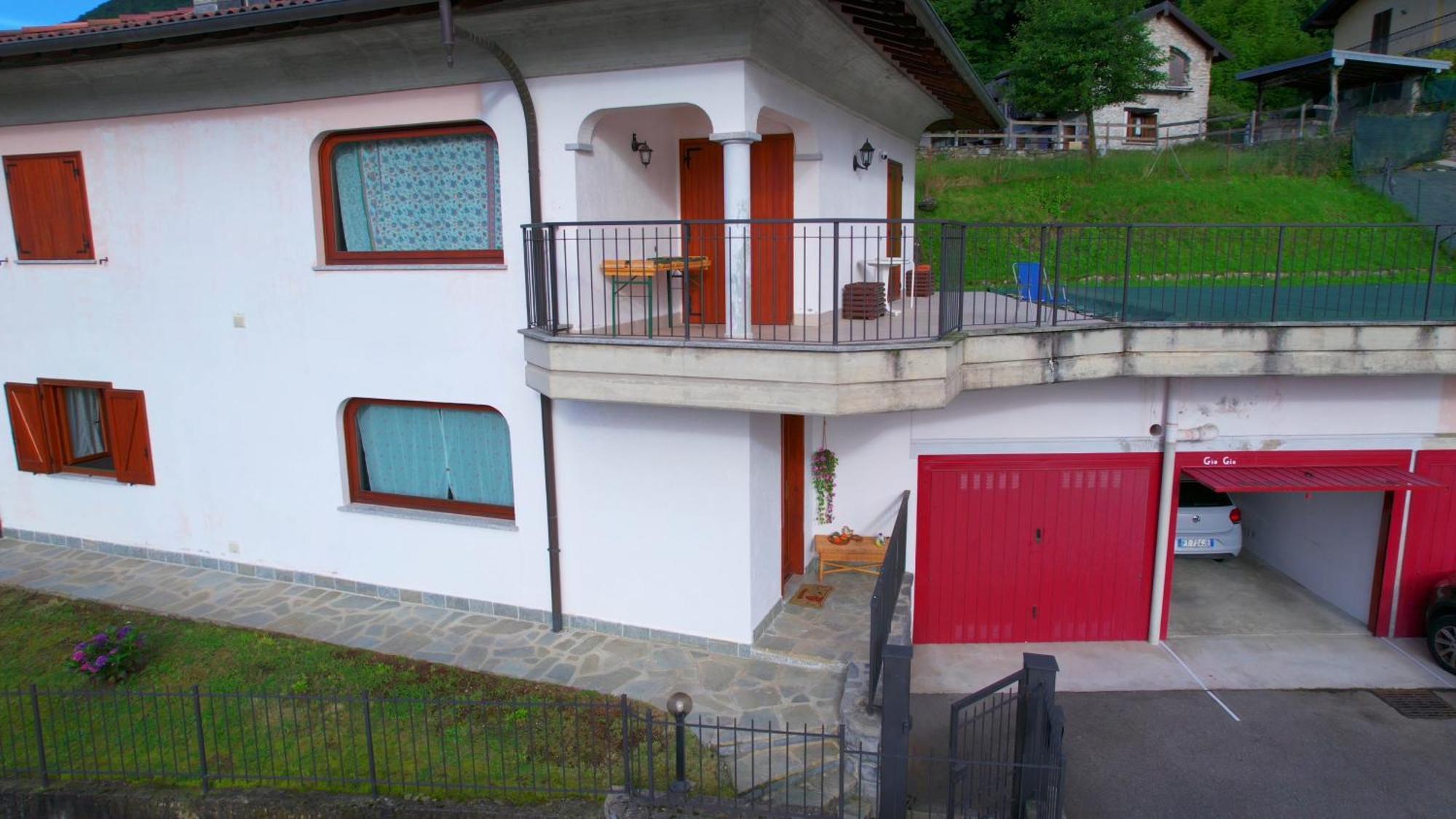 Gio Gio House - * Muronico