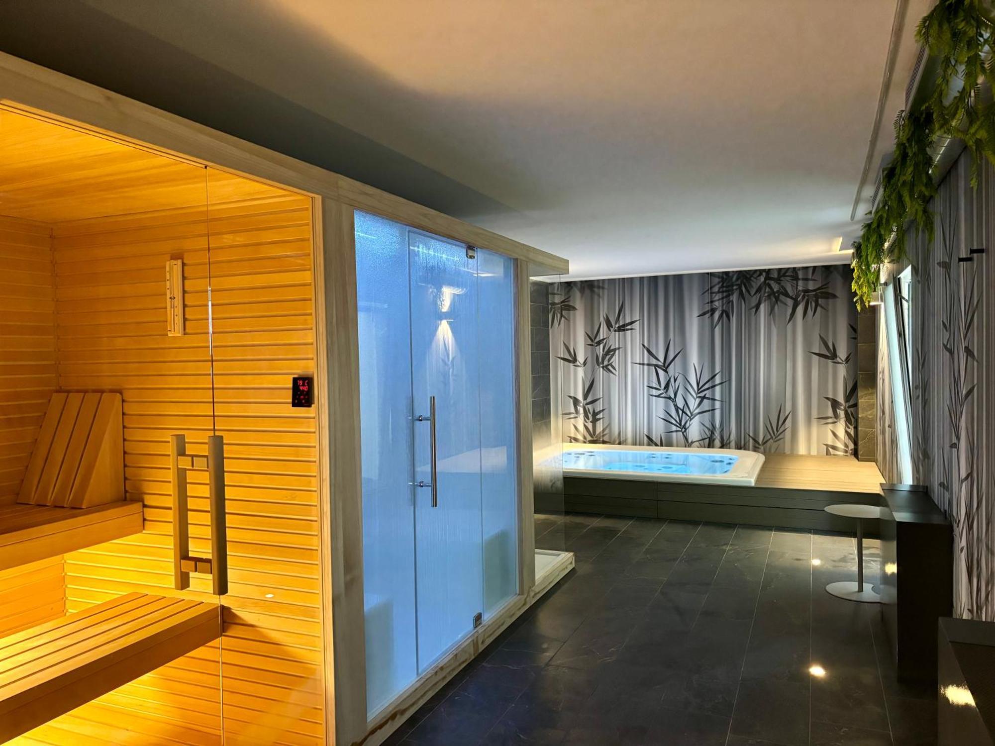 Hotel Luxury Rocopom - Front *