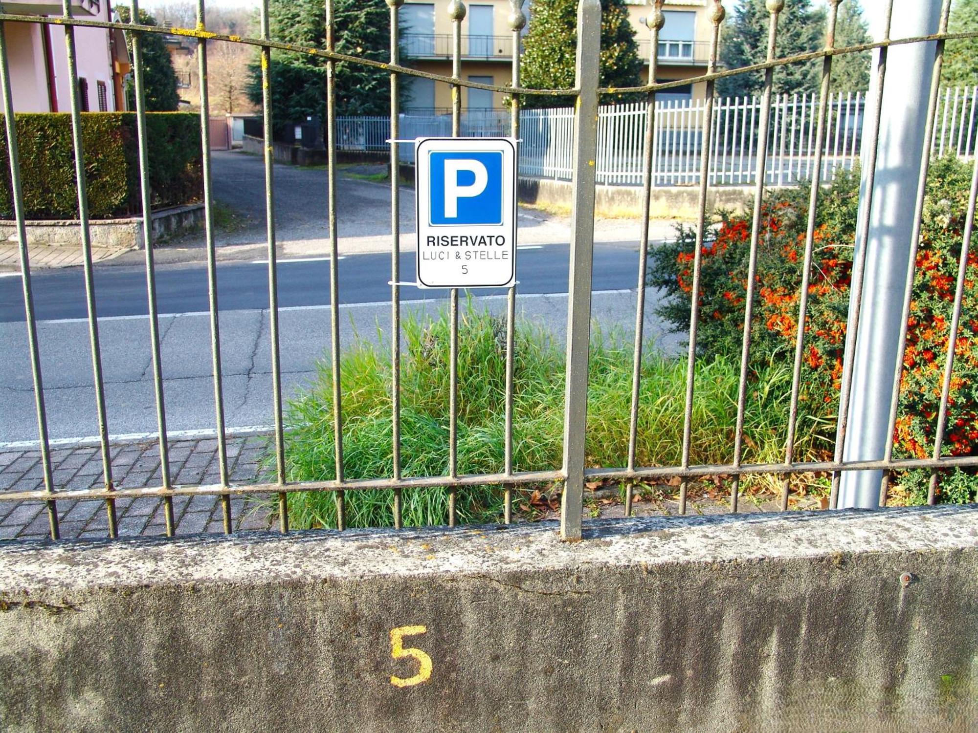 Modern Luci & Stelle Near Nibionno