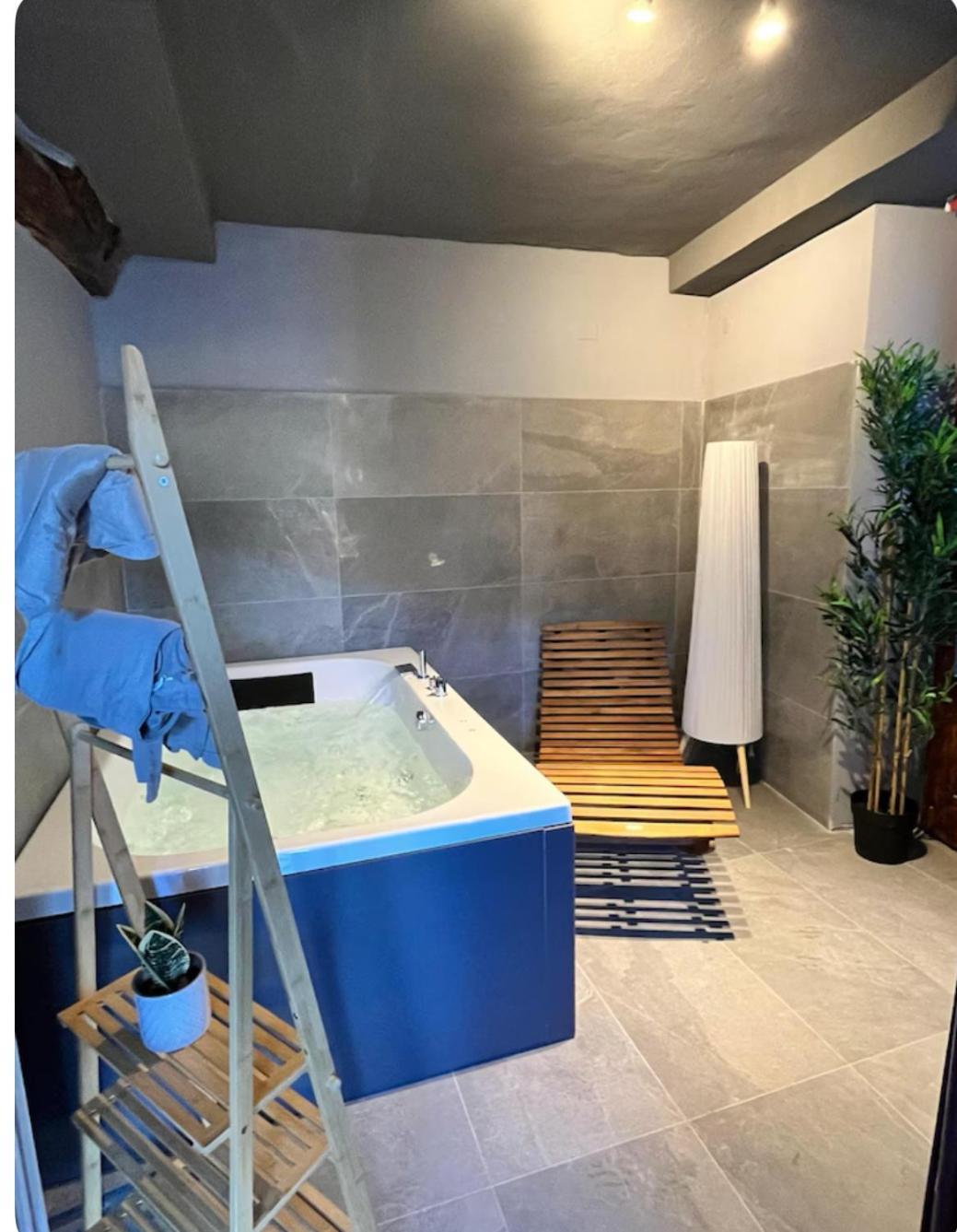 Como, Jacuzzi And Private Pool