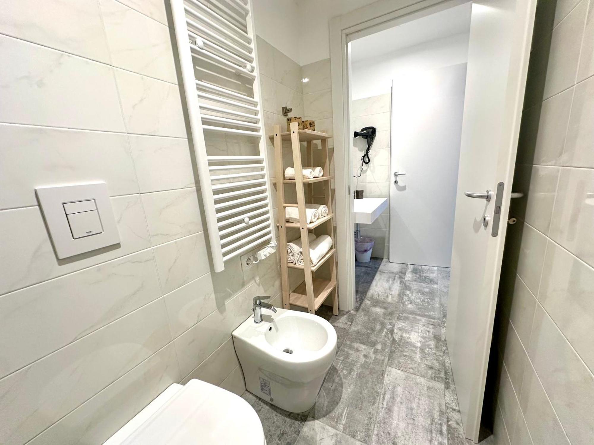 Guest house Living Como-rooms&parking *