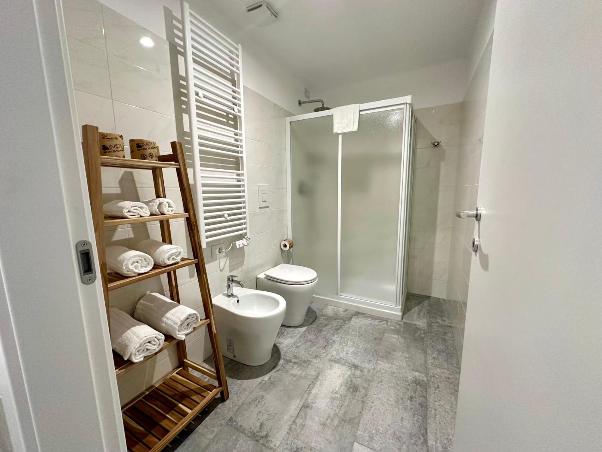 Living Como-rooms&parking Guest house Como