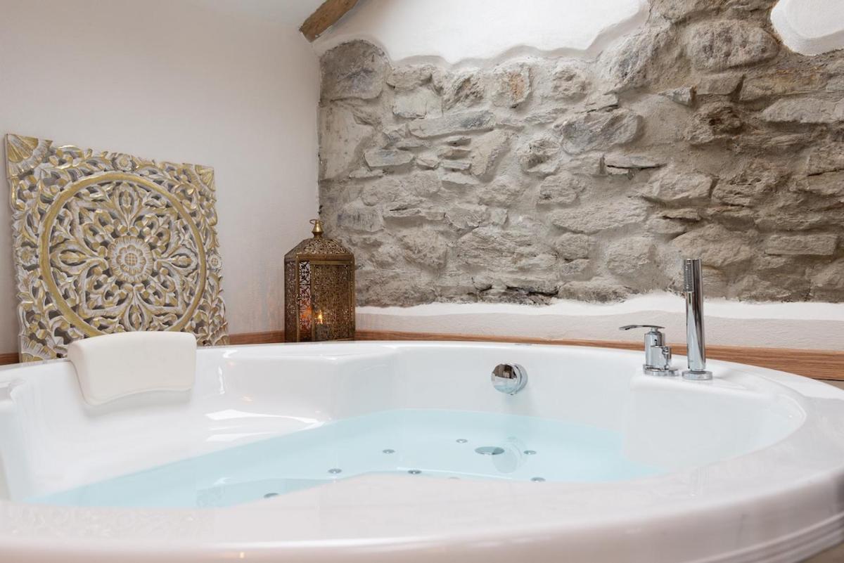 Apartment Tiny Loft With Jacuzzi *