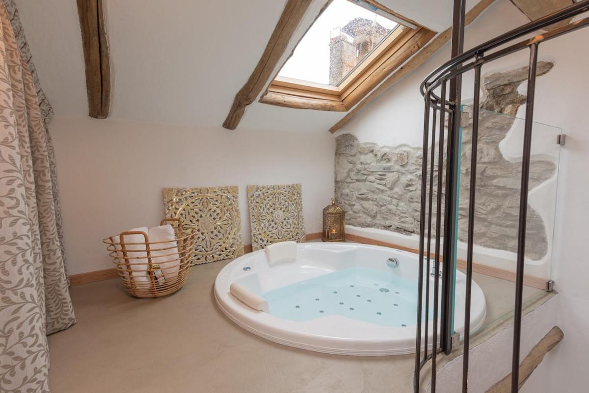 Apartment Tiny Loft With Jacuzzi *