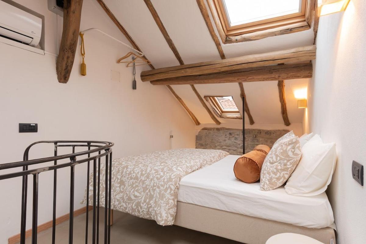 Tiny Loft With Jacuzzi Apartment Bellano