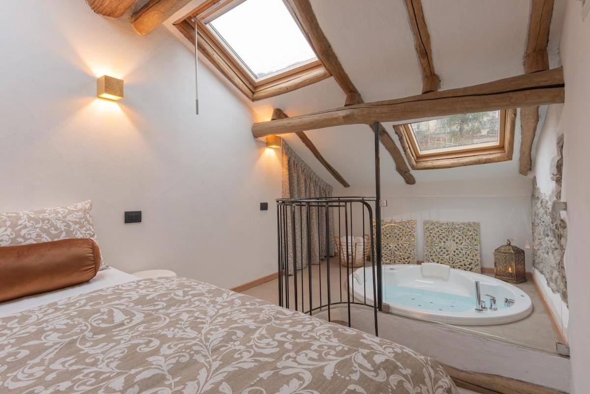 Tiny Loft With Jacuzzi *