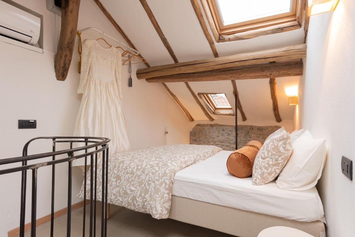 Tiny Loft With Jacuzzi