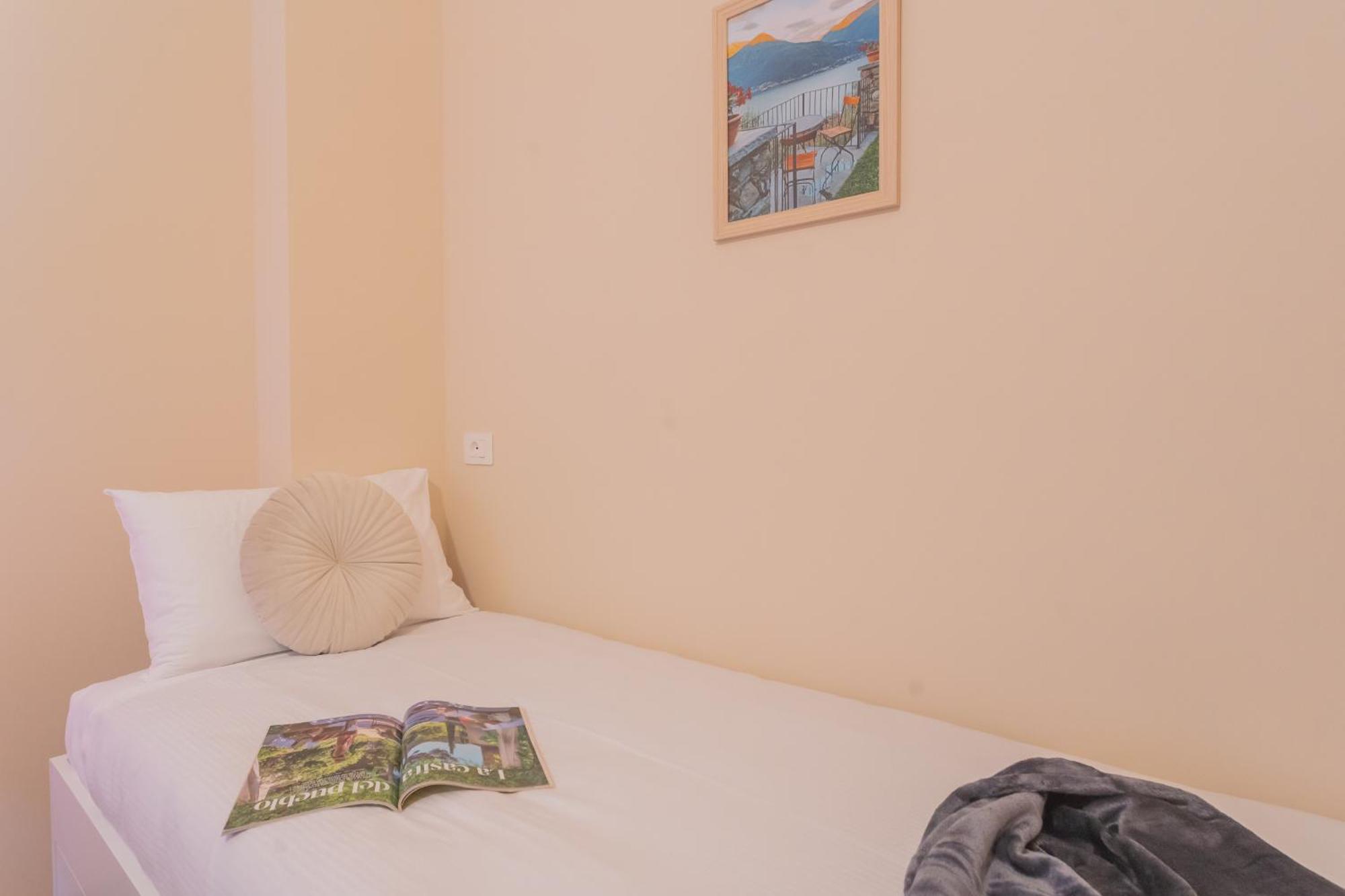 Simar Nearby S G Train Station By Rent