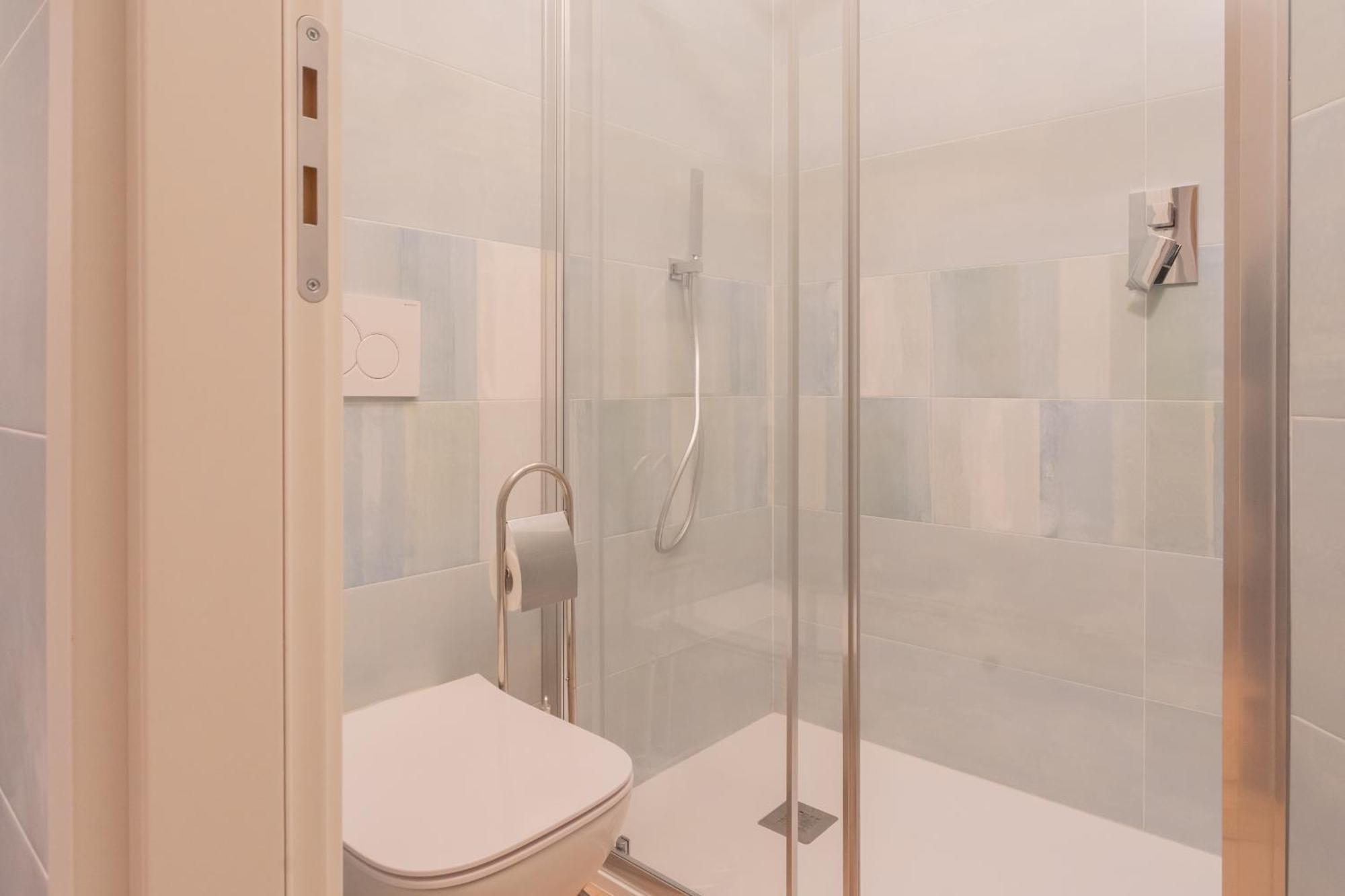 Simar Nearby S G Train Station By Rent Apartment Como