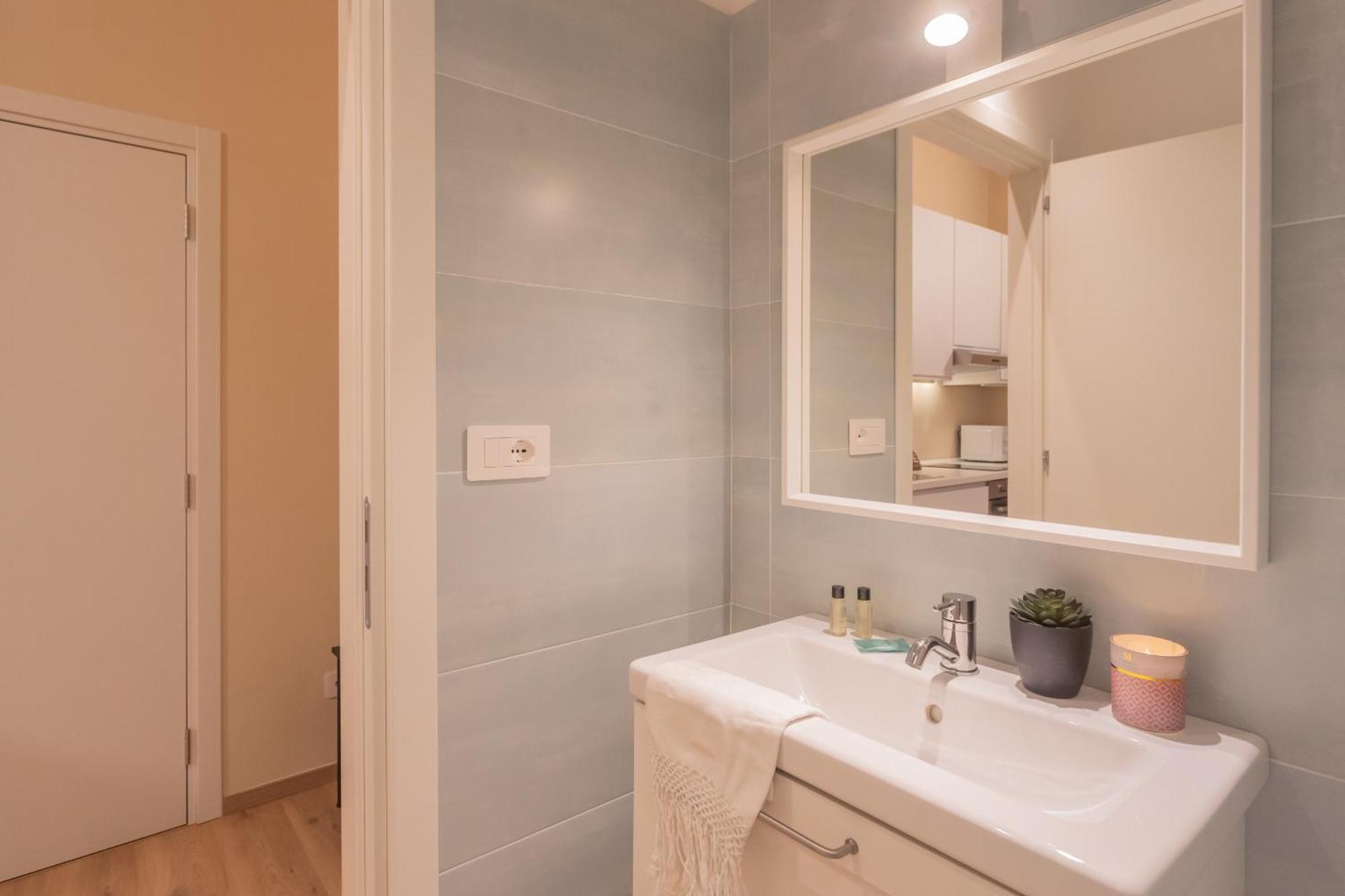 Simar Nearby S G Train Station By Rent Apartment Como