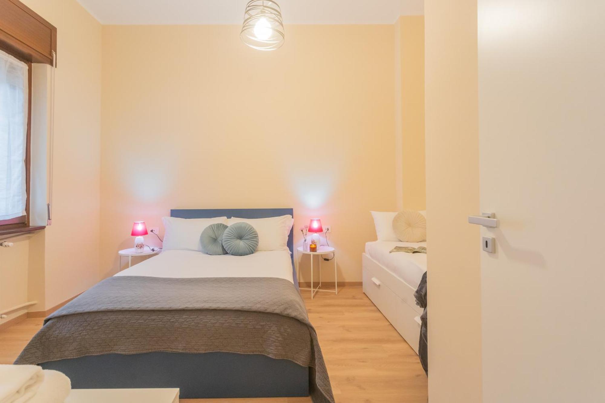 Simar Nearby S G Train Station By Rent * Como