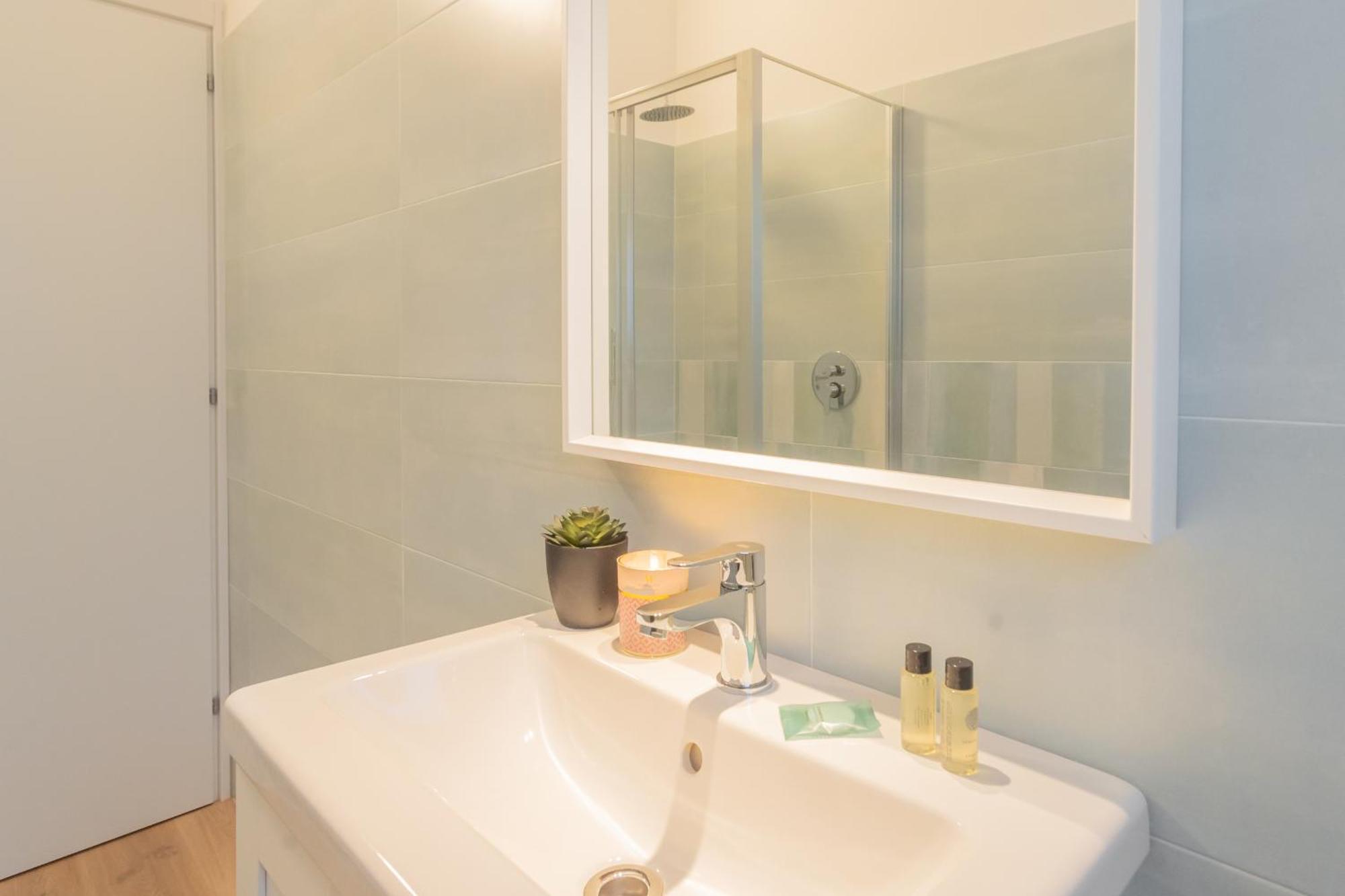 Simar Nearby S G Train Station By Rent *
