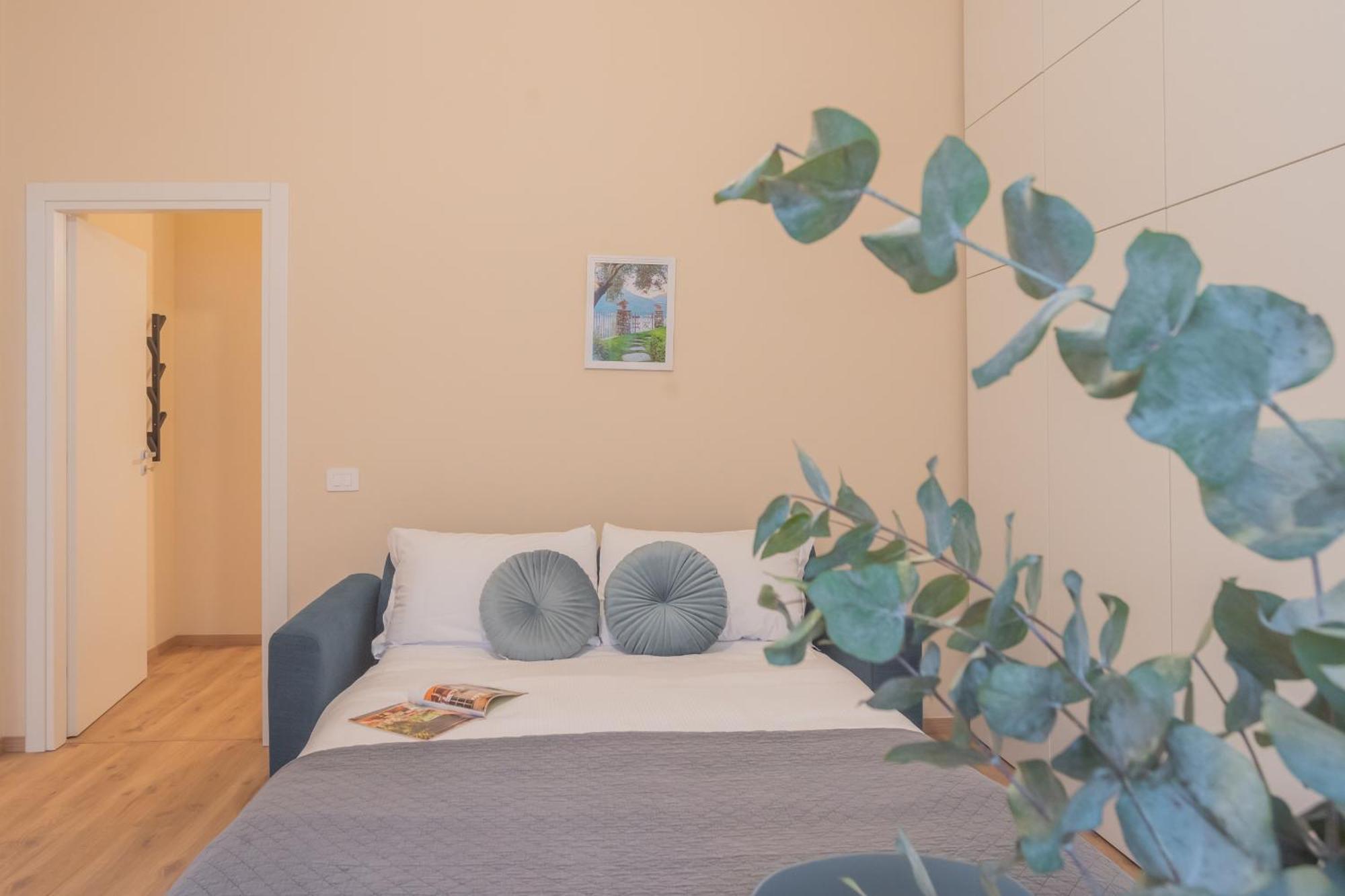 Simar Nearby S G Train Station By Rent * Como