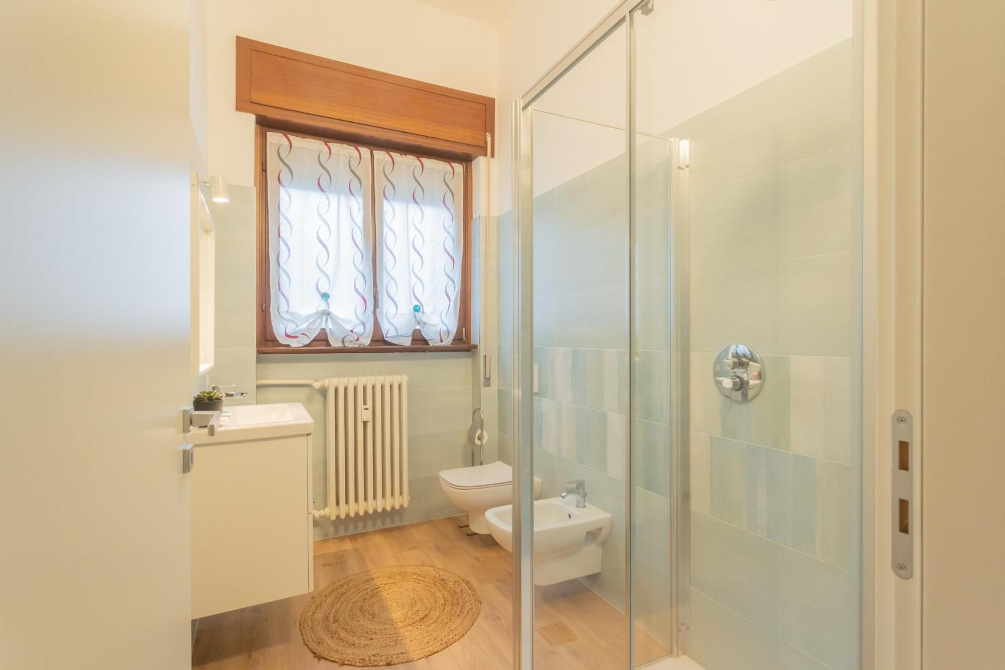 Simar Nearby S G Train Station By Rent *