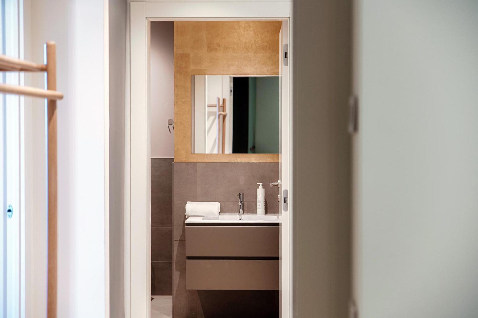 Belsit - By Myhomeincomo Apartment