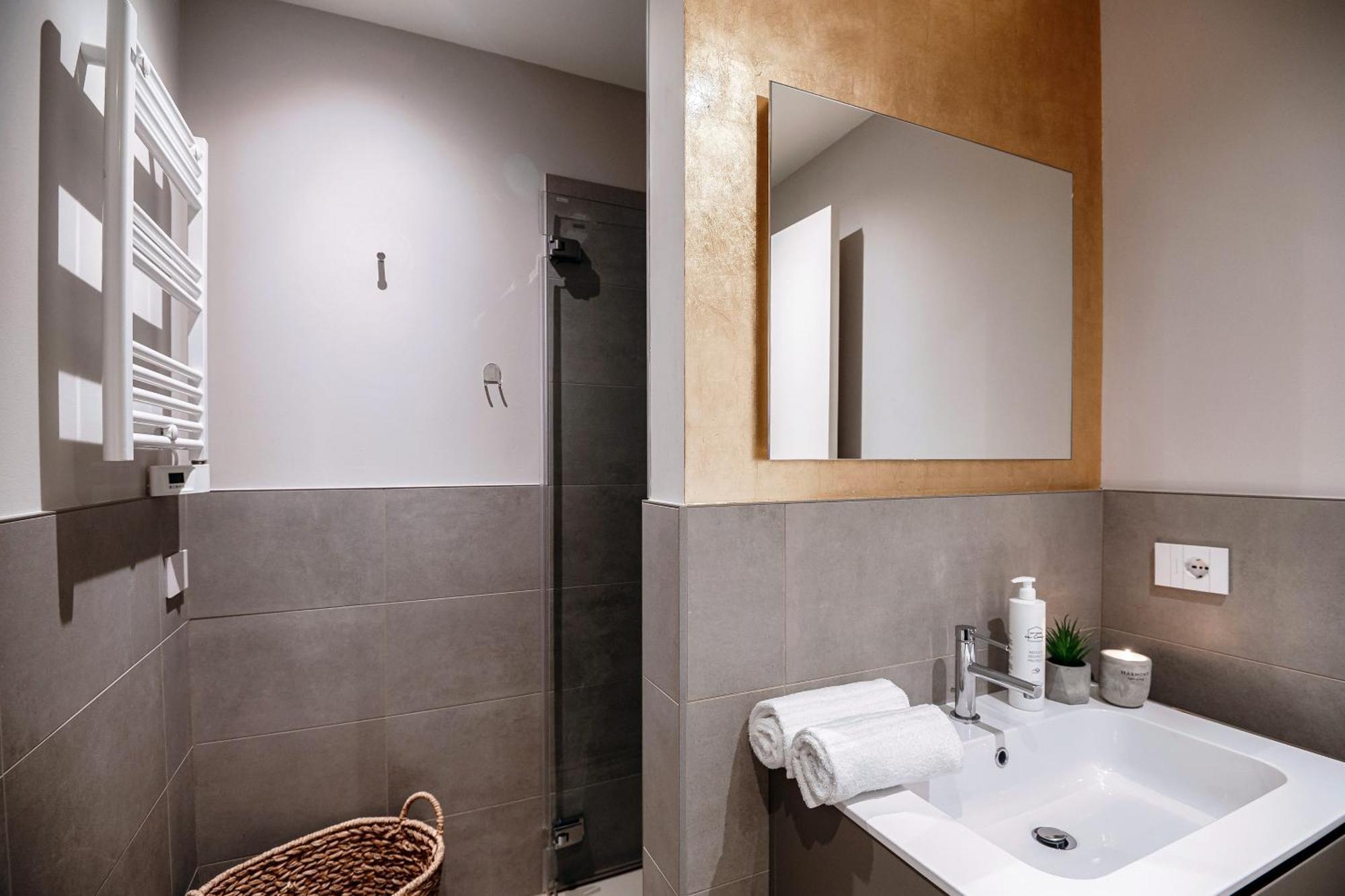 Apartment Belsit - By Myhomeincomo