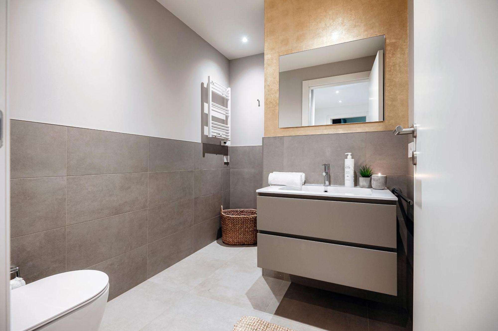 Apartment Belsit - By Myhomeincomo *