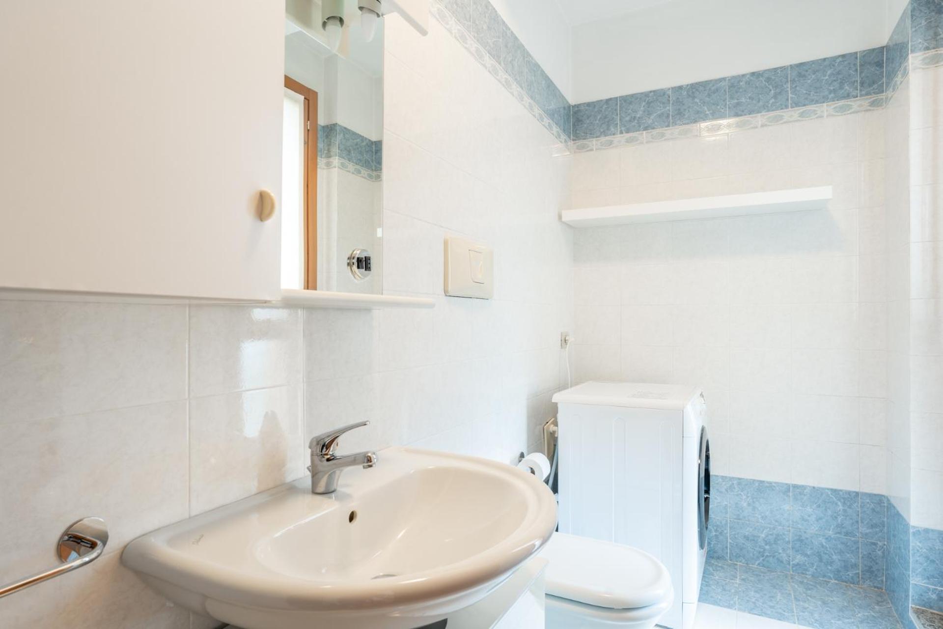 Spacious Bright Near Center And With Air Conditioning Apartment Lecco