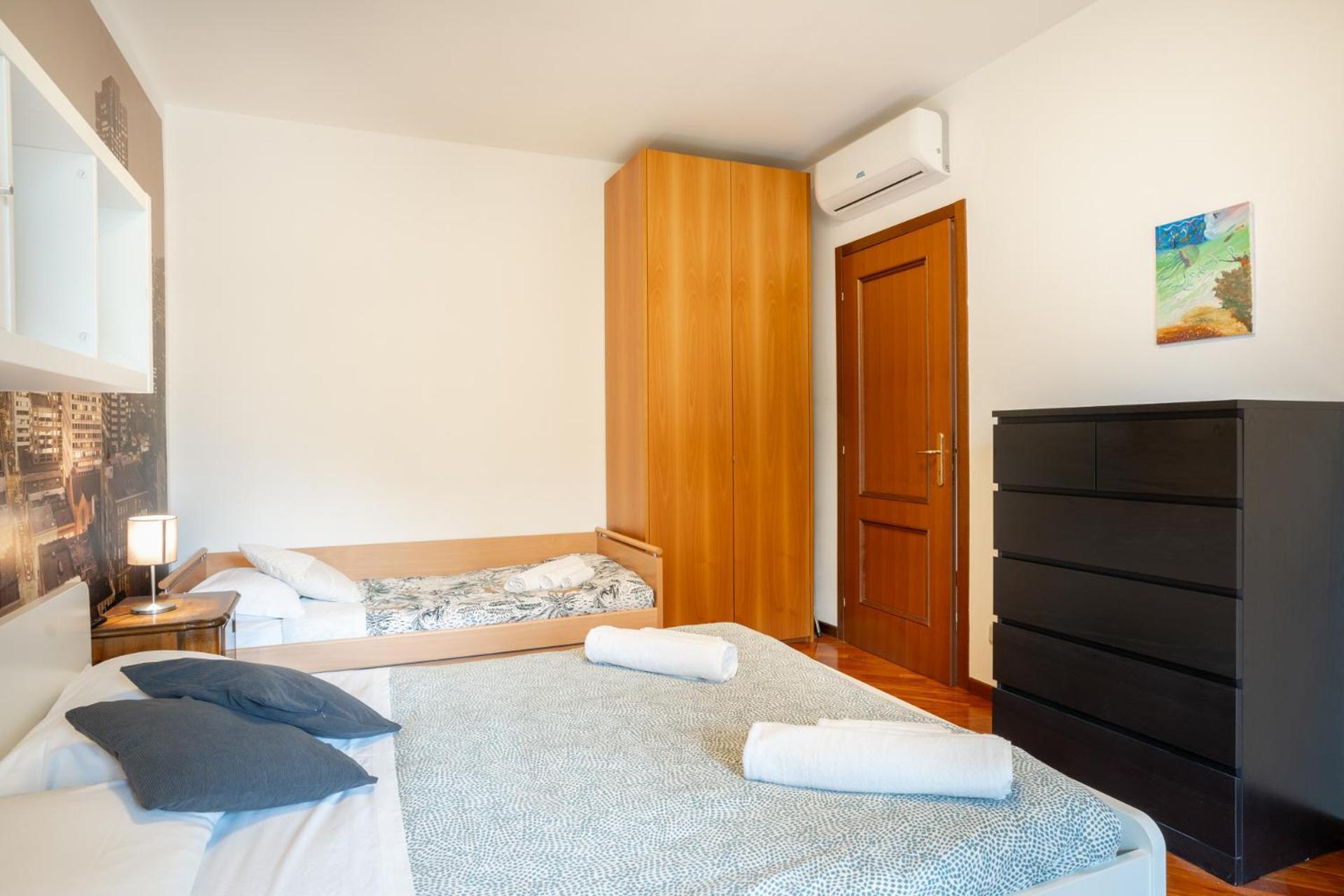 Spacious Bright Near Center And With Air Conditioning * Lecco