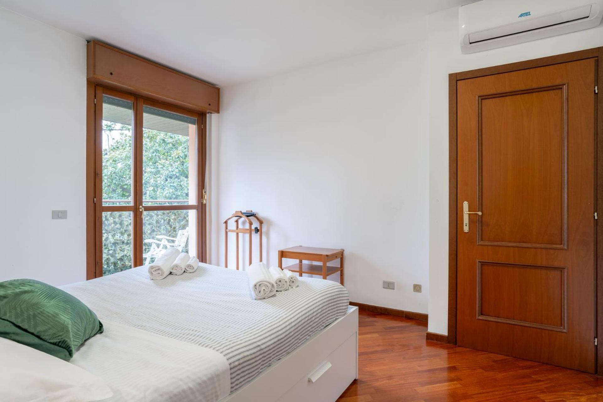 Apartment Spacious Bright Near Center And With Air Conditioning