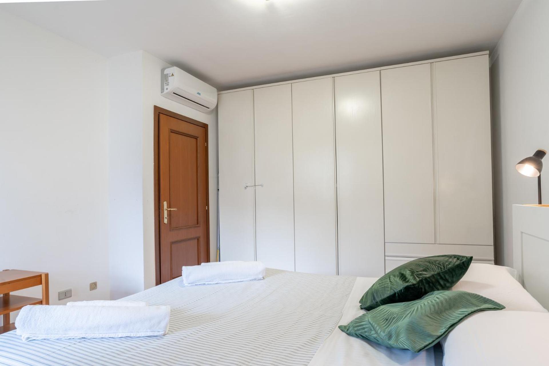 Spacious Bright Near Center And With Air Conditioning Apartment *