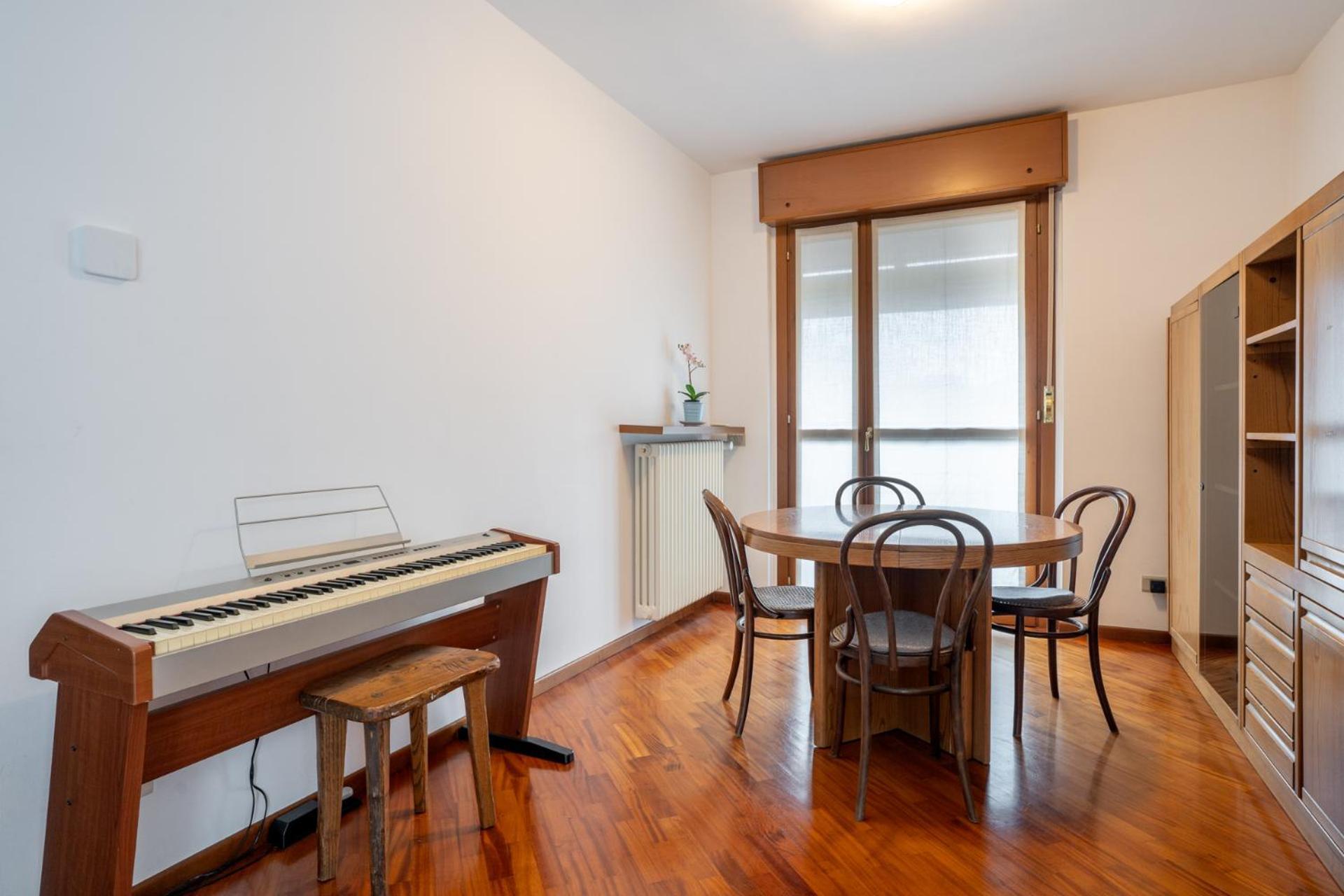 Spacious Bright Near Center And With Air Conditioning Apartment Lecco