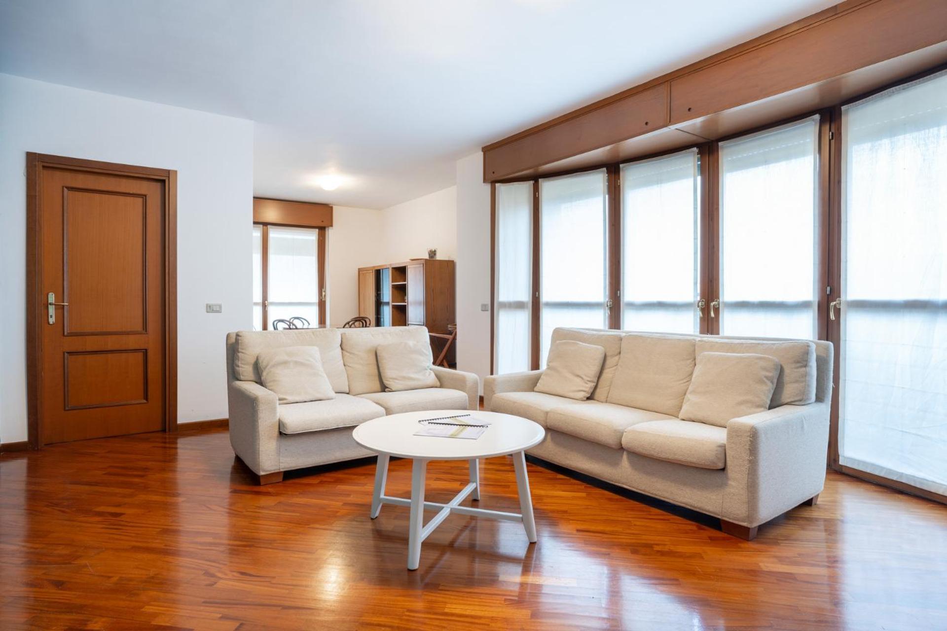 Spacious Bright Near Center And With Air Conditioning Apartment Lecco