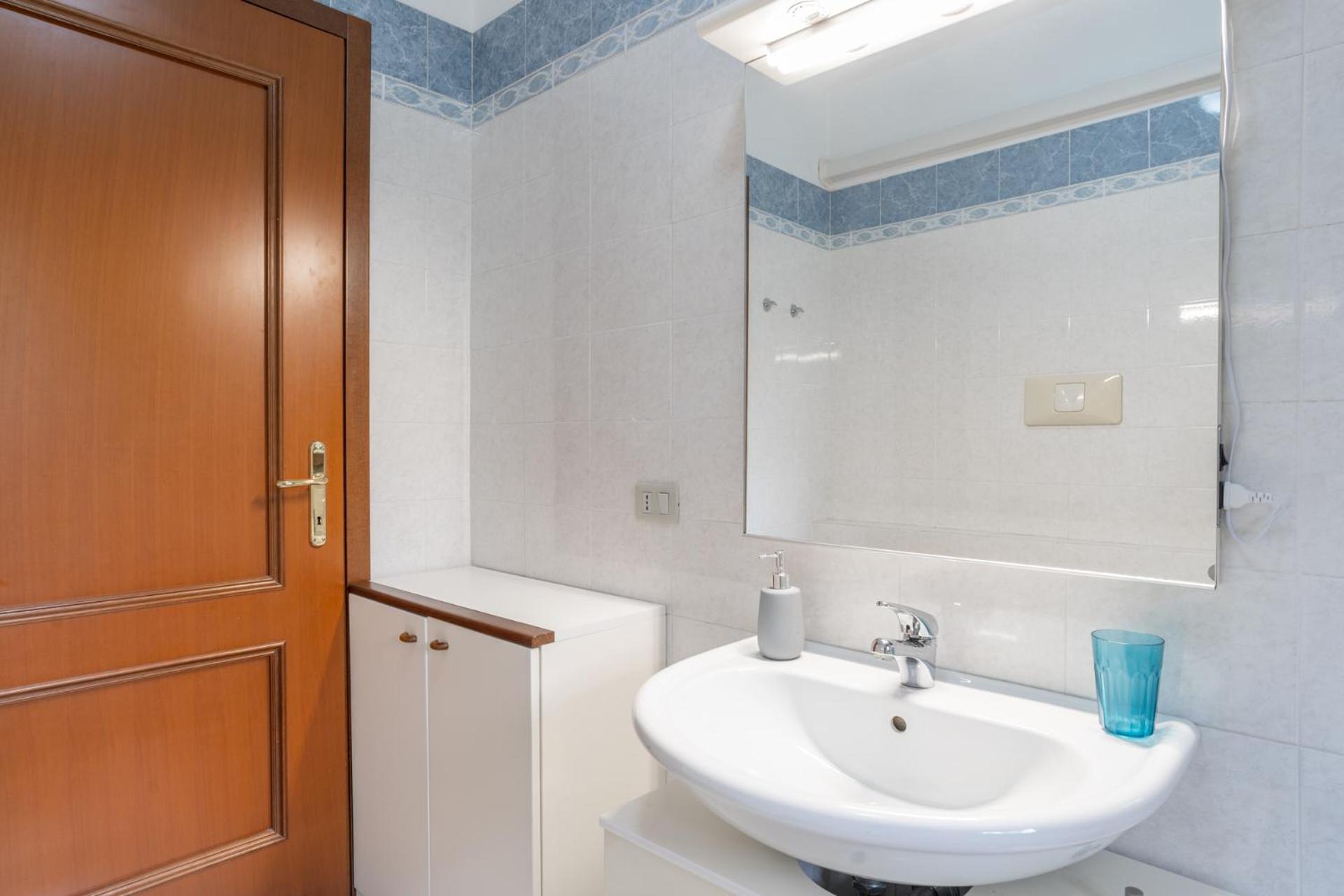 Spacious Bright Near Center And With Air Conditioning Lecco