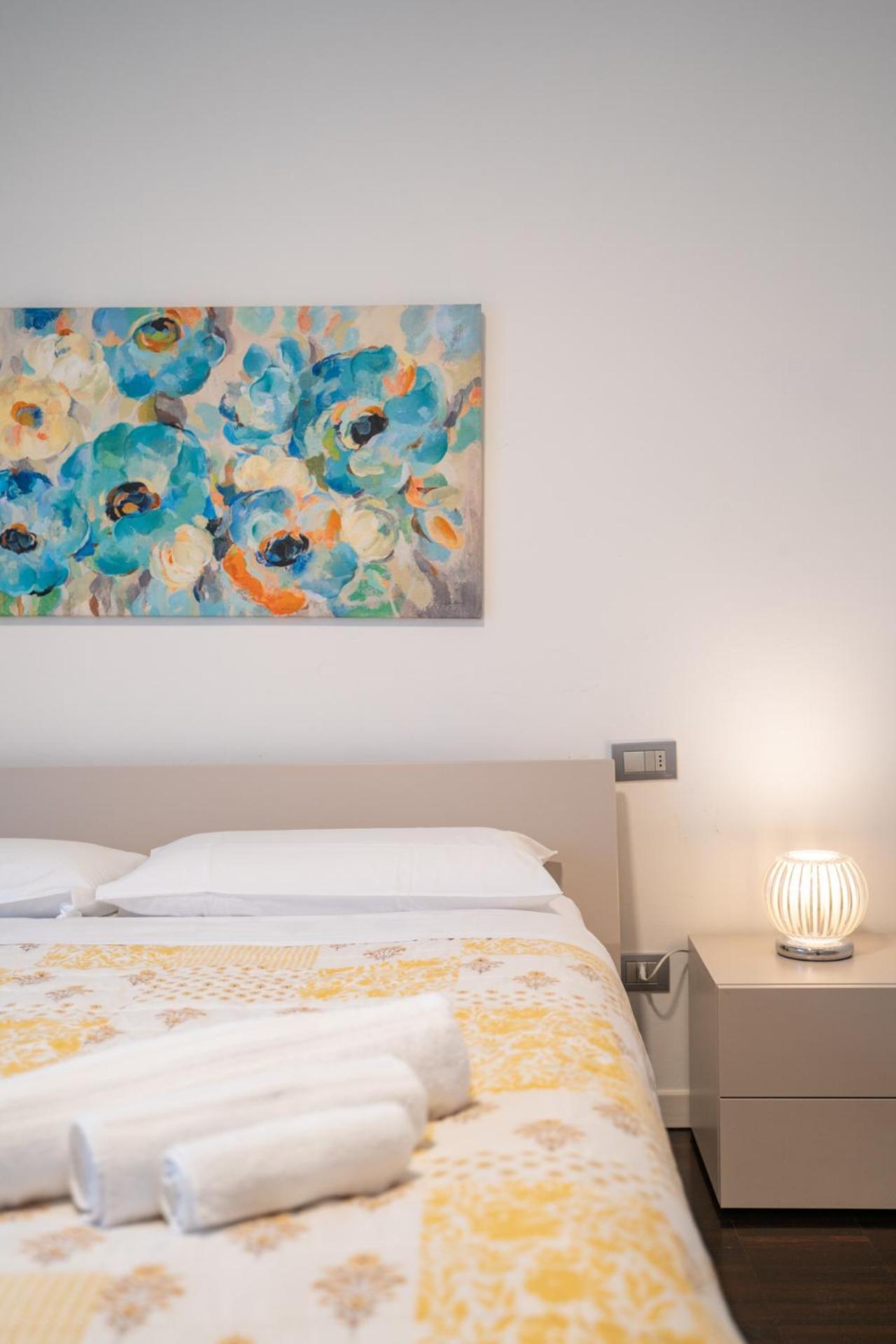 Authentic Yet Modern Retreat In Center Apartment Lecco