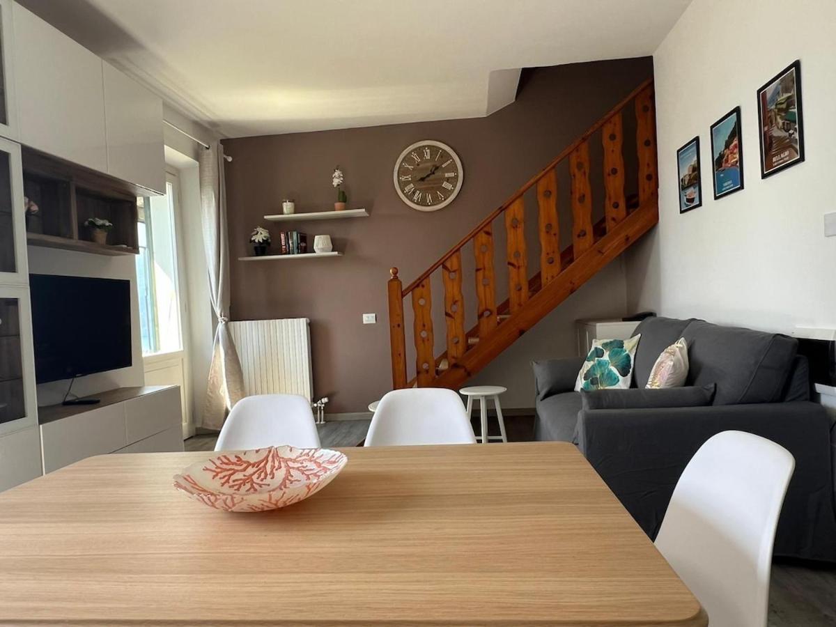 Sunset House Air Con Large Balcony, Unbeatable View And Peace