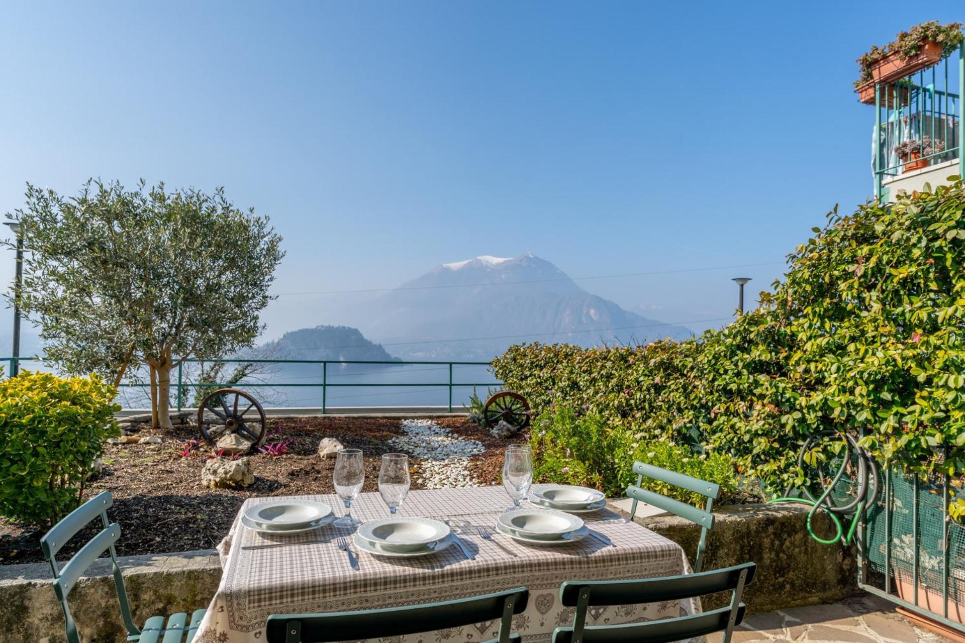 The Terrace On The - Varenna Pino Apartment Fiumelatte