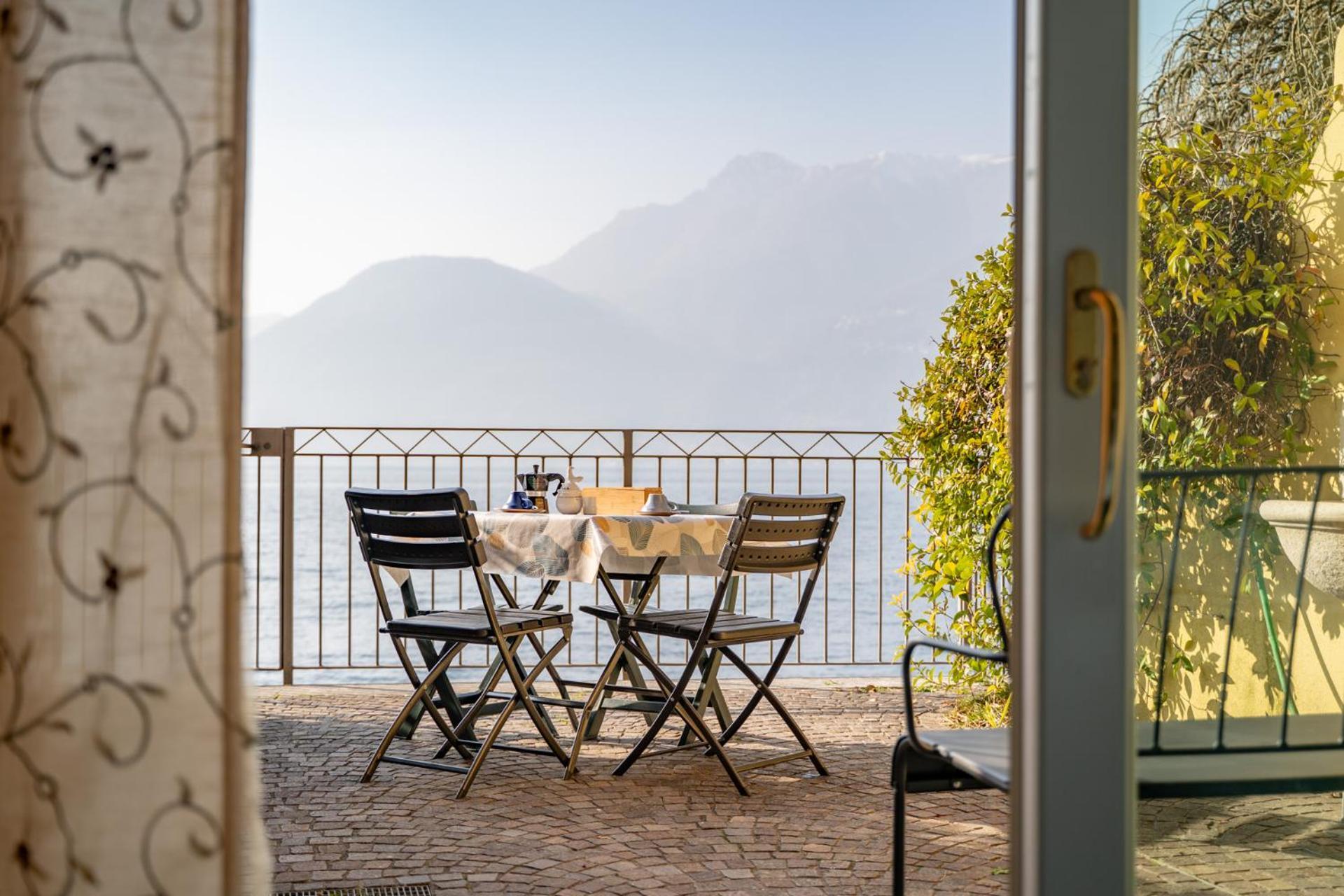 Il Glicine Sul - Wisteria On The Apartment Bellano