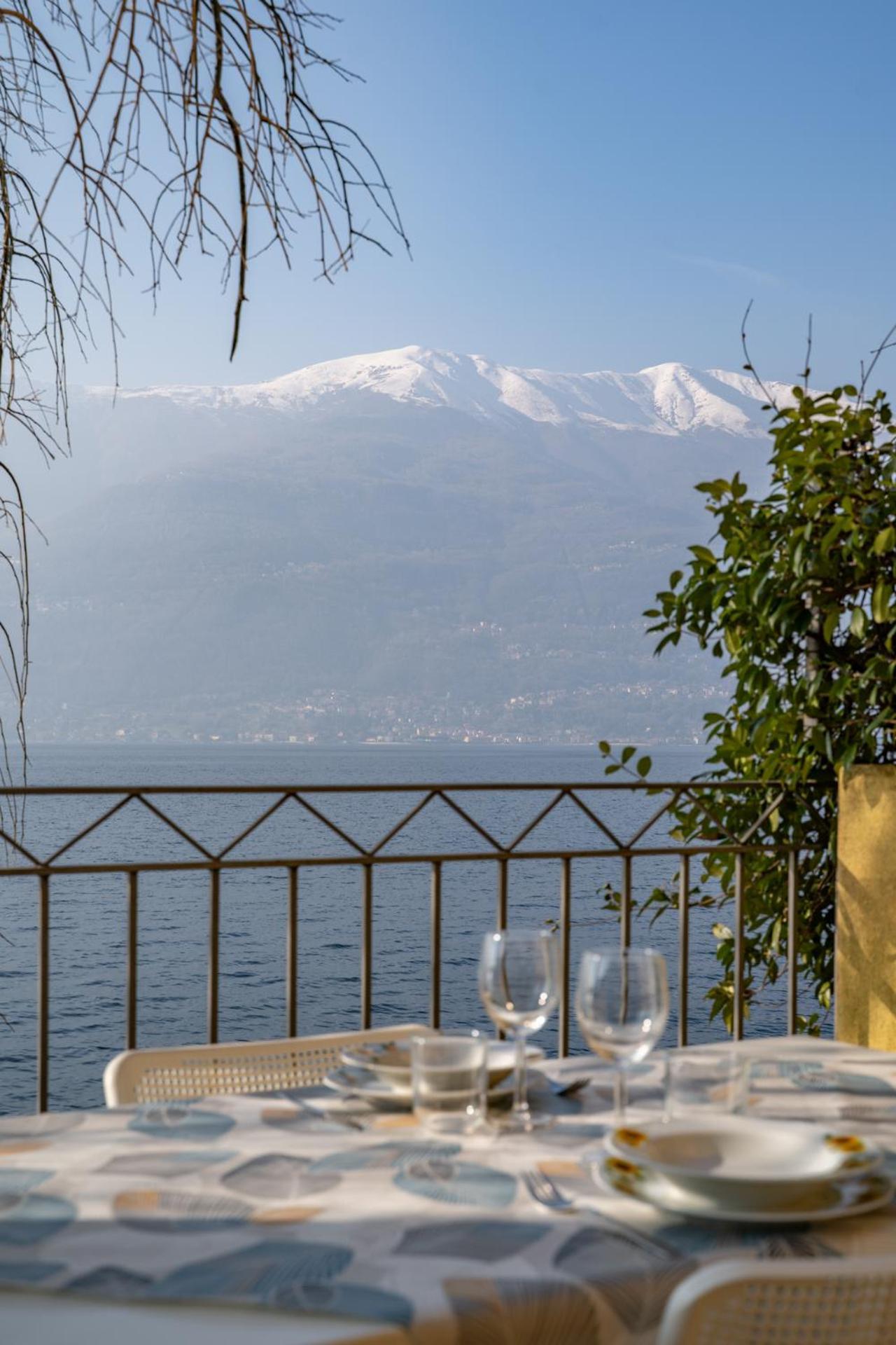 Il Glicine Sul - Wisteria On The * Bellano