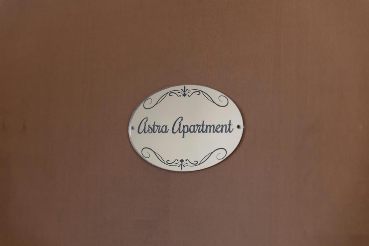 Astra-timeless Elegance In Center Como