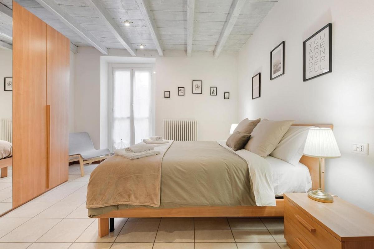 Astra-timeless Elegance In Center Apartment Como