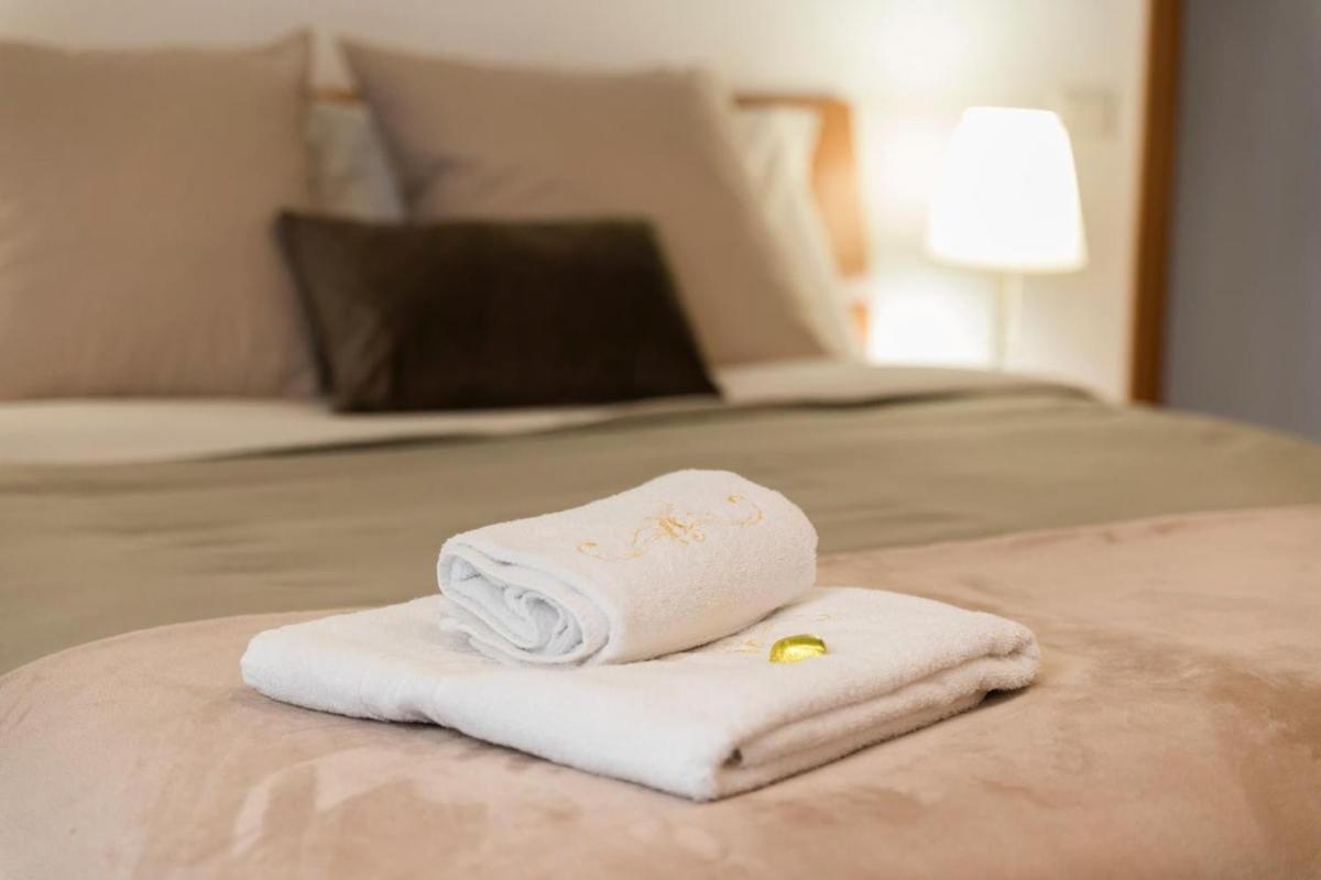 Astra-timeless Elegance In Center Como