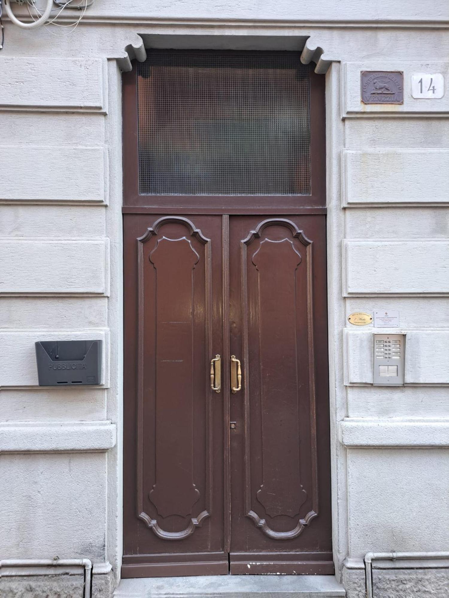 7 Archi Apartment *