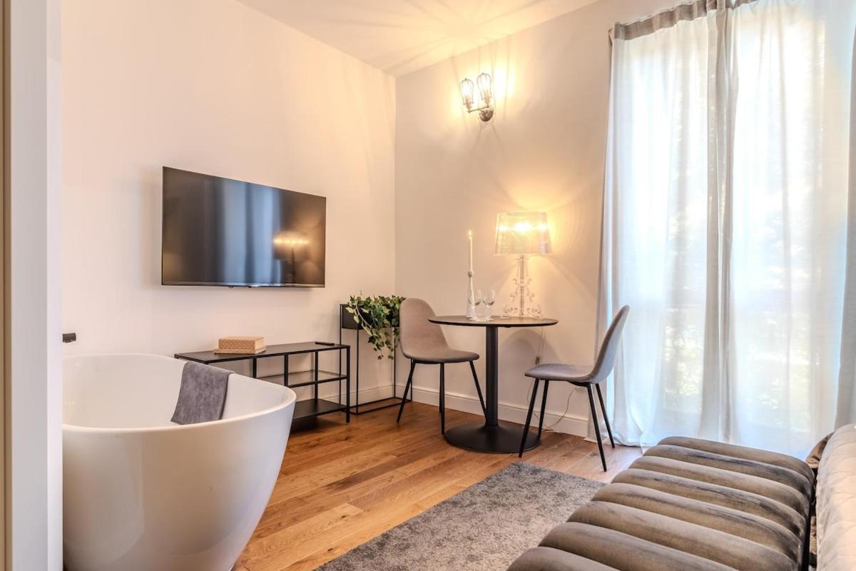 Blue Luxury Apartment