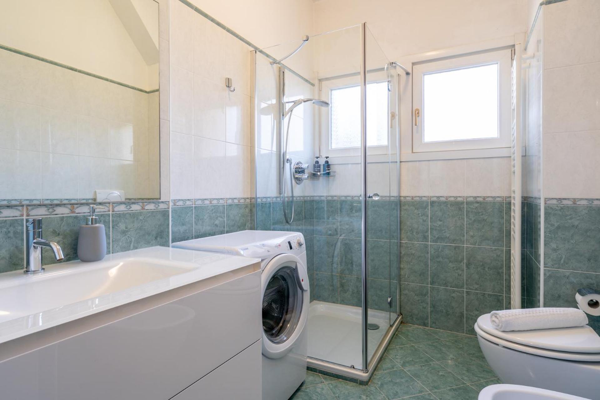 Spacious At Apartment *