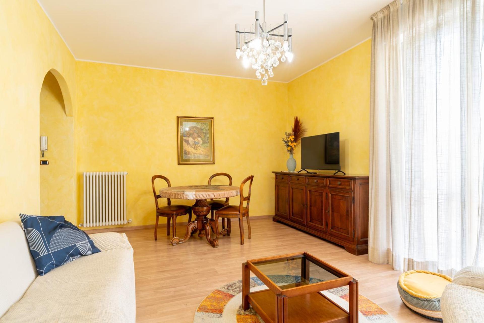 Spacious At Apartment