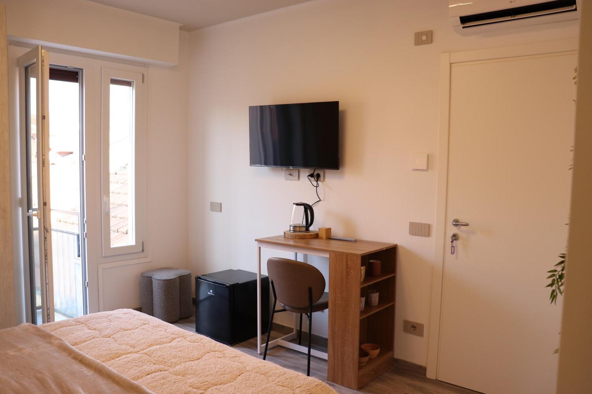 House - Center *