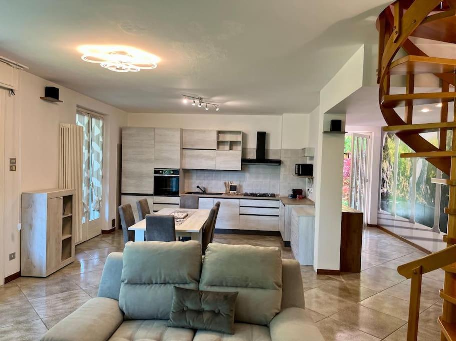 - Pusiano Villa