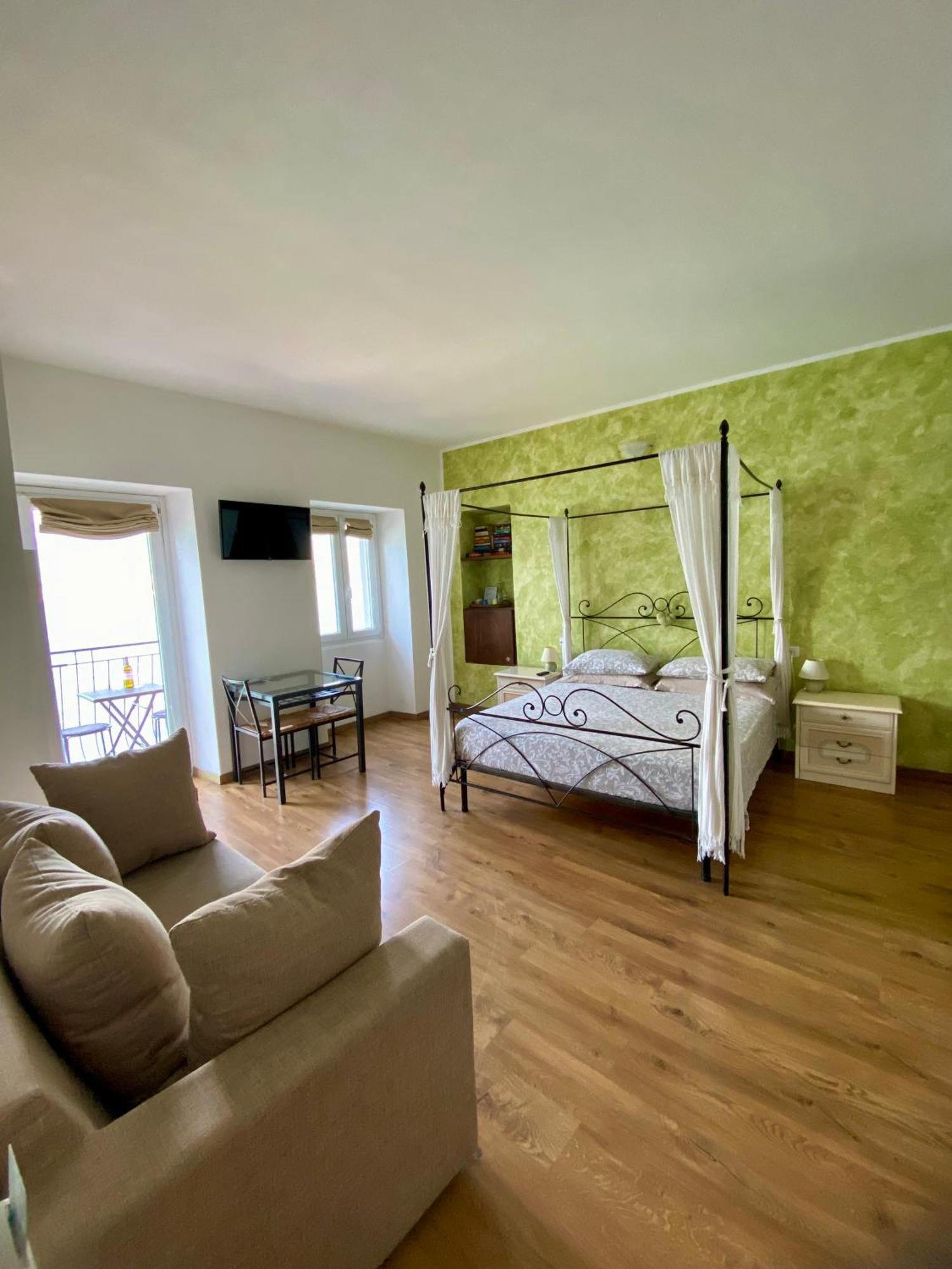 Nest On The Bed & Breakfast